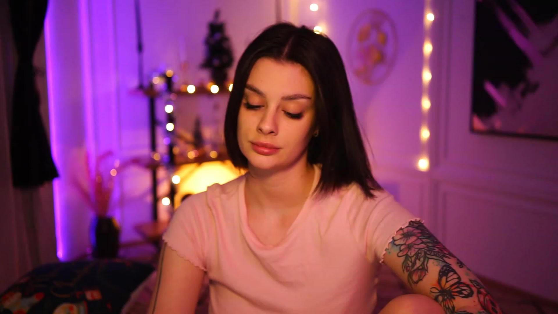 Gallery image thumbnail from lucynutty's myfreecams stream on, 12/10/2022, 14:13 image 15 of 20