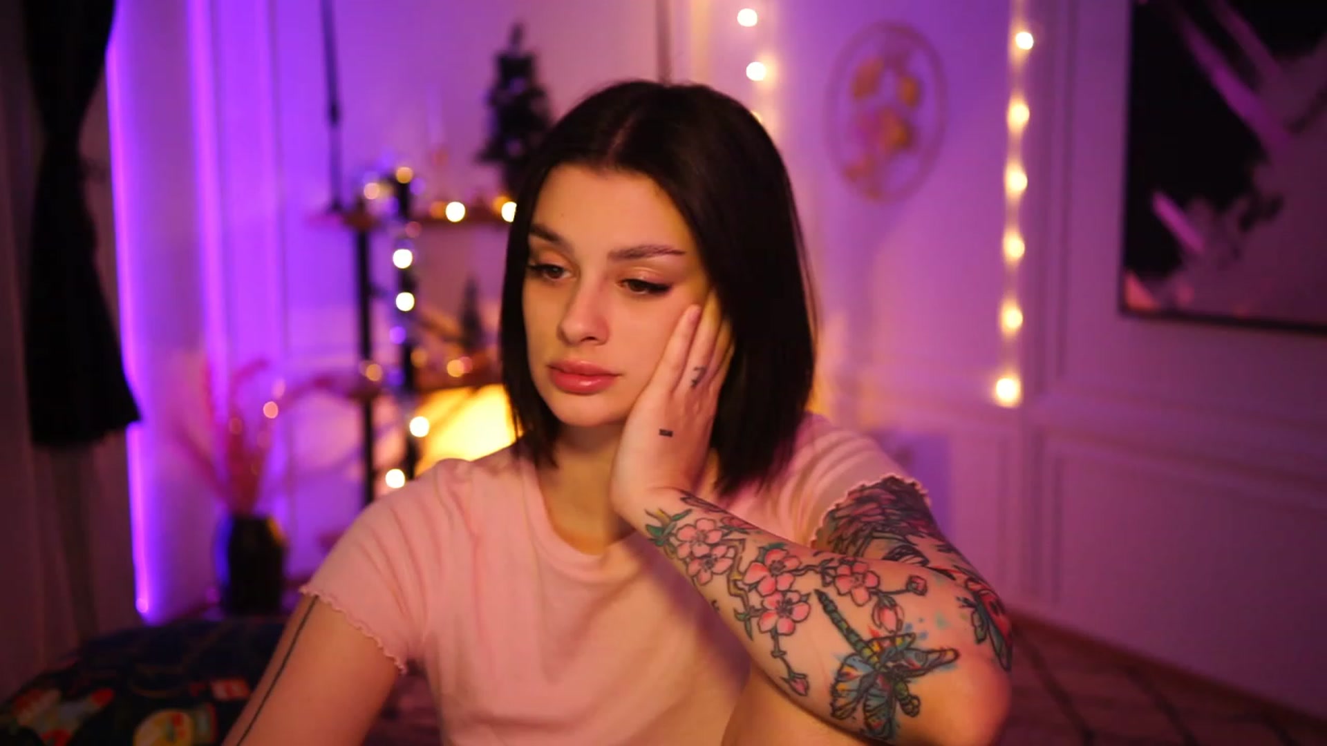 Gallery image thumbnail from lucynutty's myfreecams stream on, 12/10/2022, 14:13 image 3 of 20