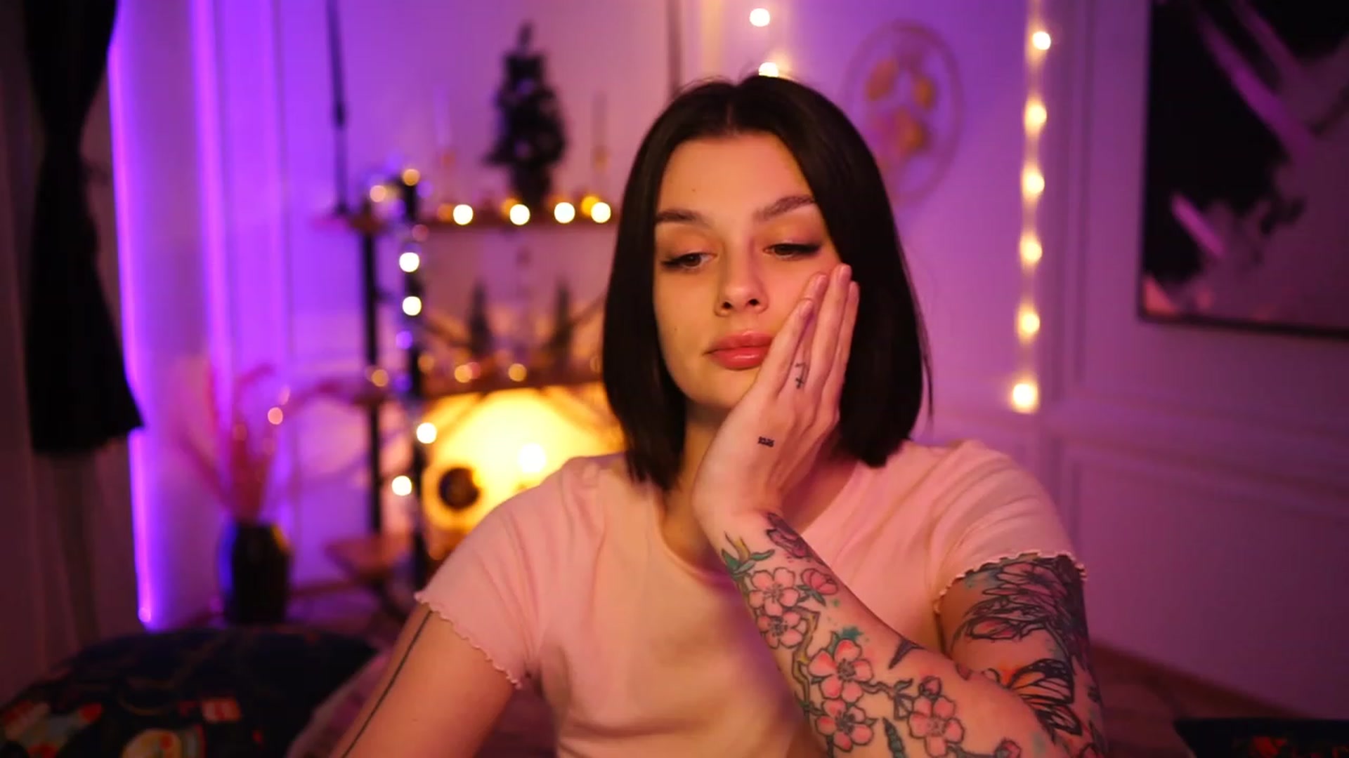 Gallery image thumbnail from lucynutty's myfreecams stream on, 12/10/2022, 15:16 image 5 of 20