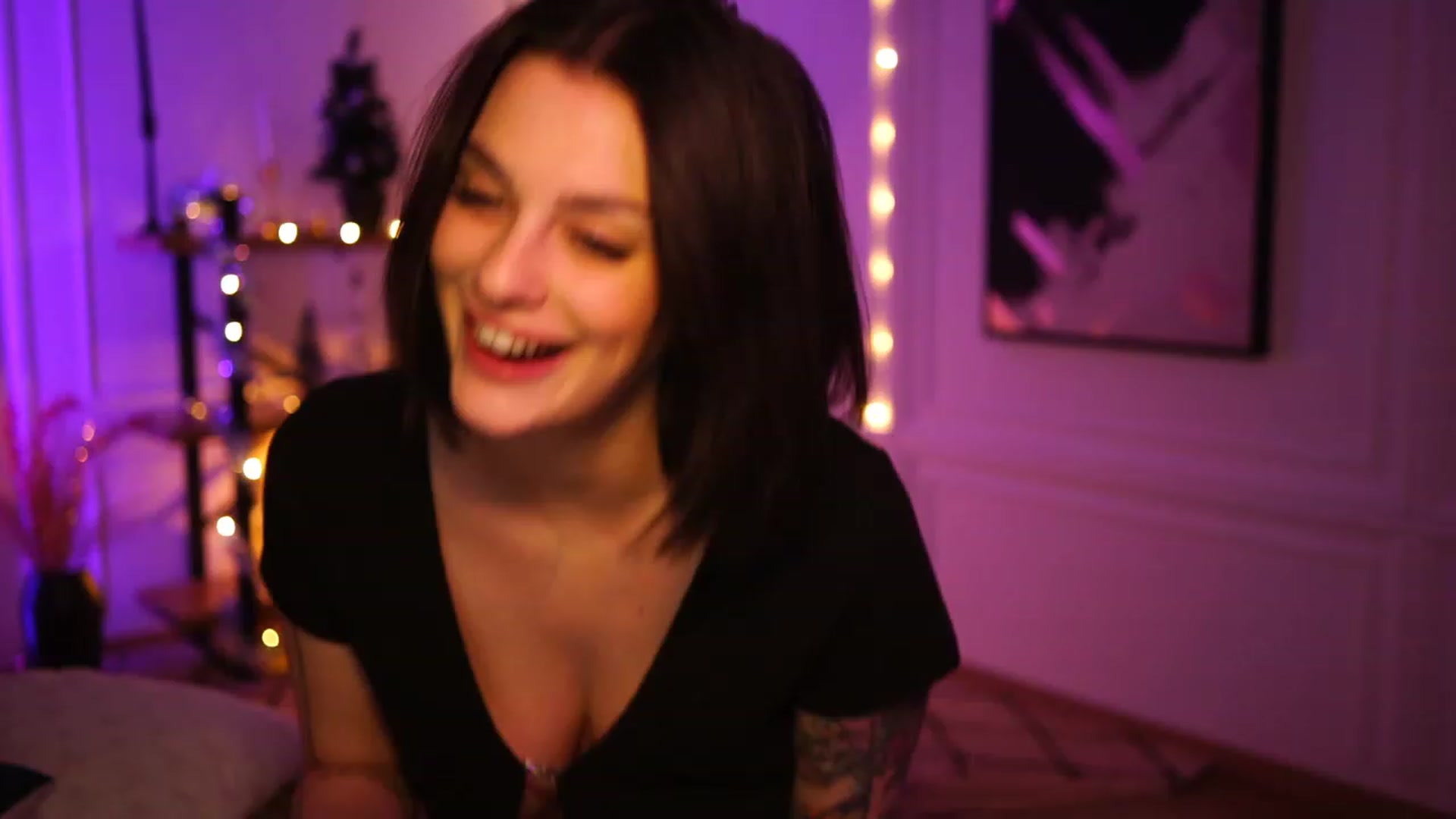 Gallery image thumbnail from lucynutty's myfreecams stream on, 12/10/2022, 19:19 image 9 of 20