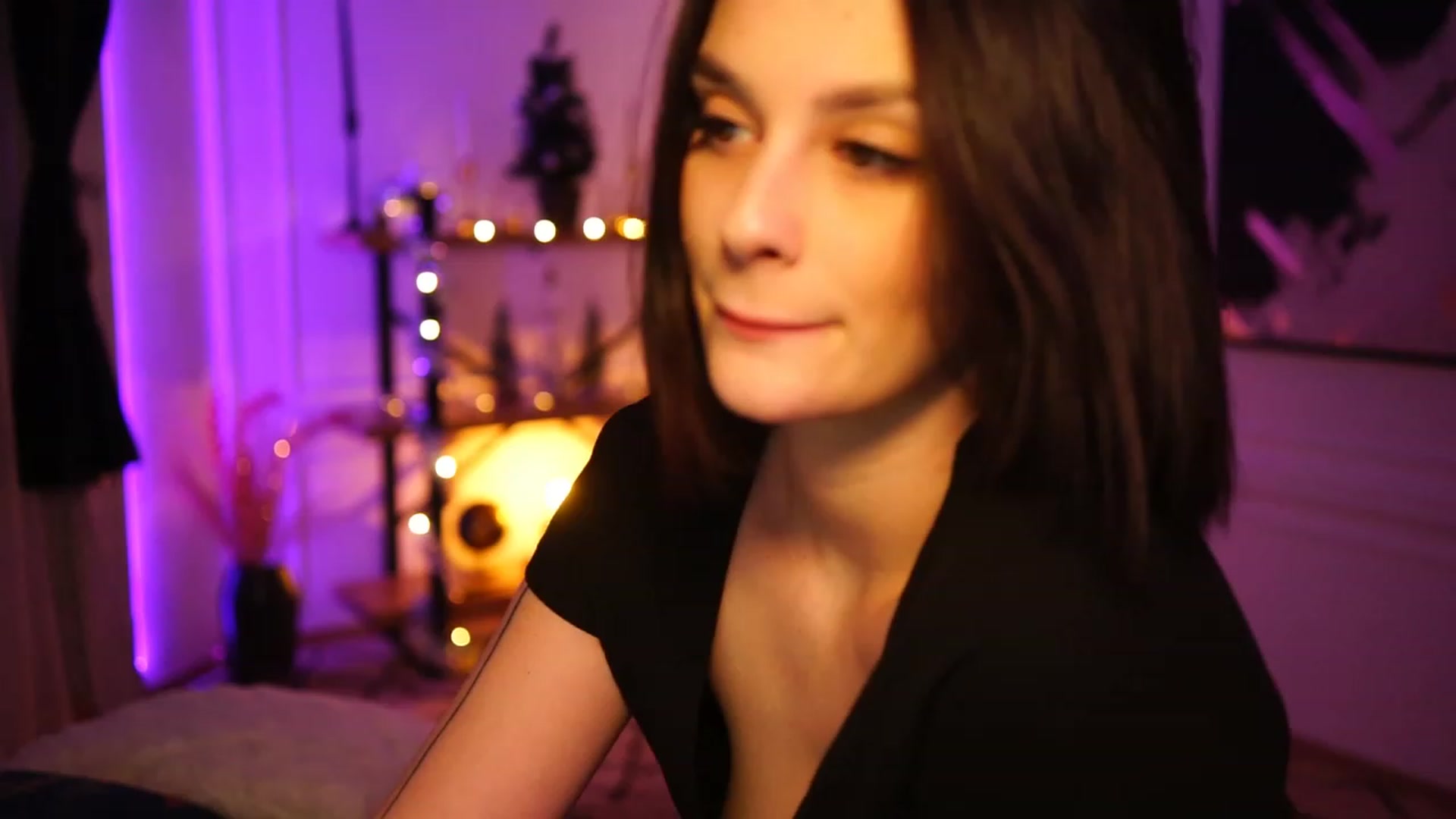 Gallery image thumbnail from lucynutty's myfreecams stream on, 12/10/2022, 19:19 image 2 of 20