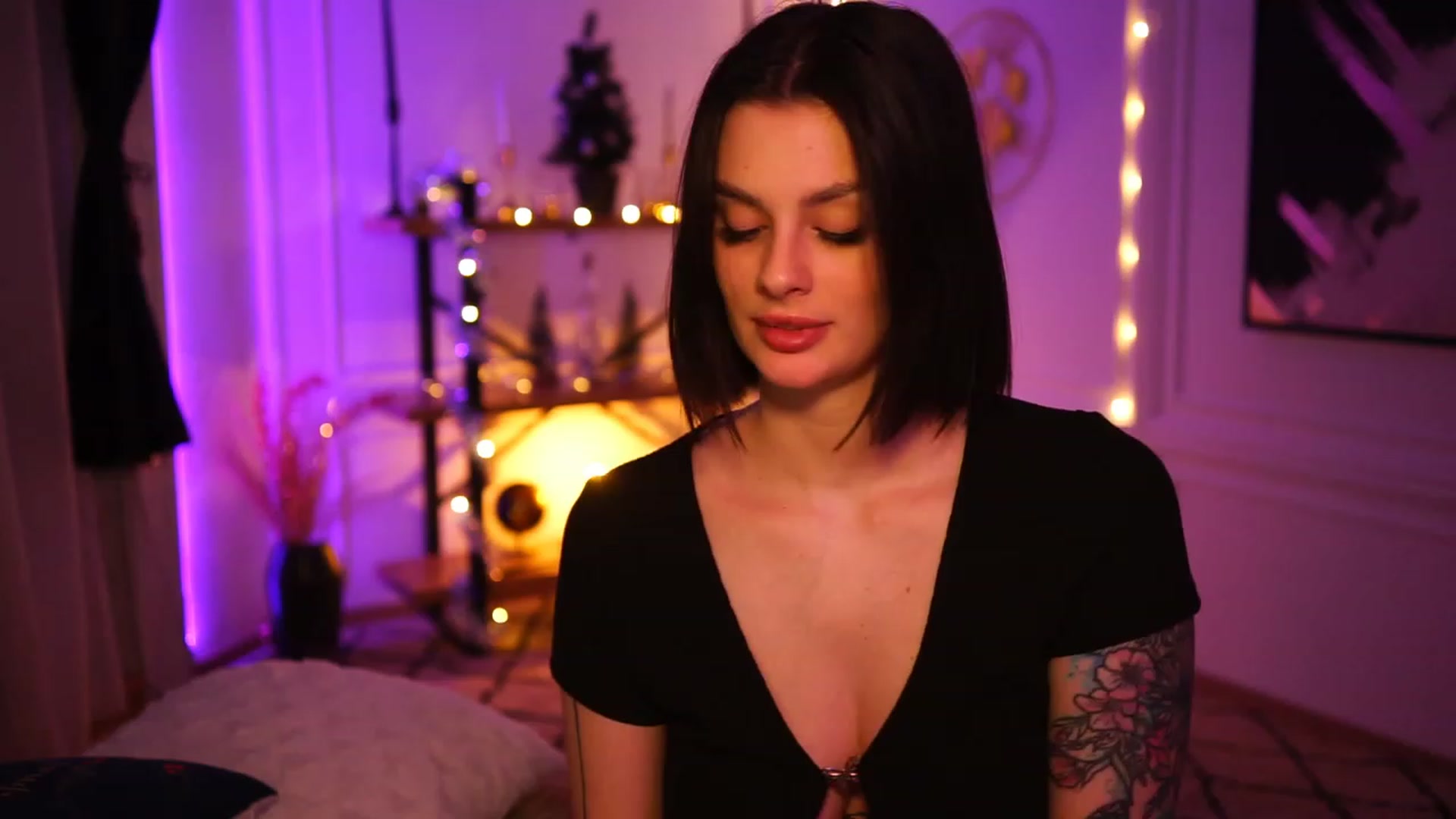 Gallery image thumbnail from lucynutty's myfreecams stream on, 12/10/2022, 20:31 image 8 of 20