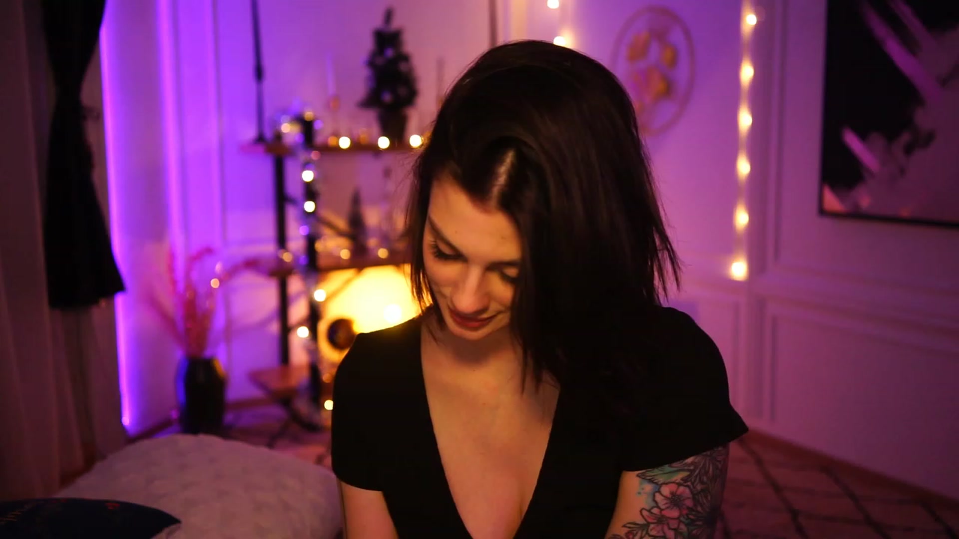 Gallery image thumbnail from lucynutty's myfreecams stream on, 12/10/2022, 20:31 image 16 of 20