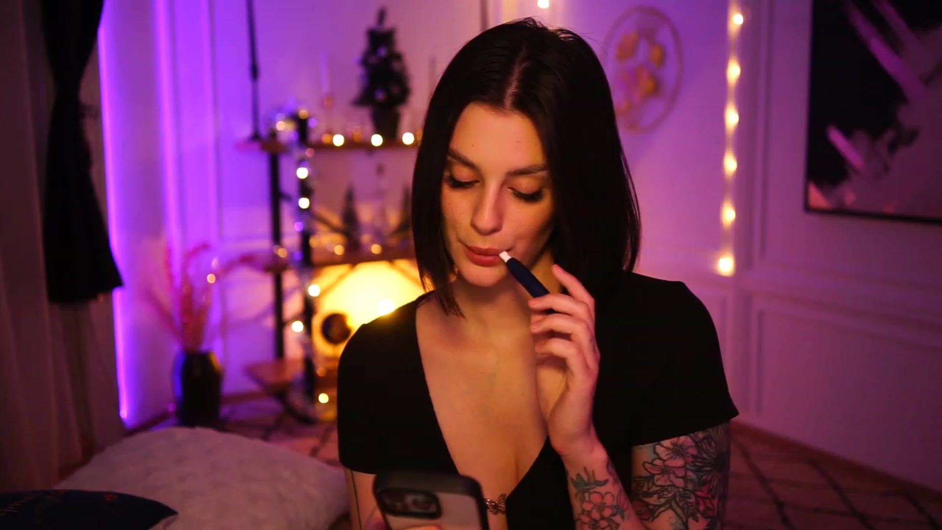 Gallery image thumbnail from lucynutty's myfreecams stream on, 12/10/2022, 20:31 image 15 of 20