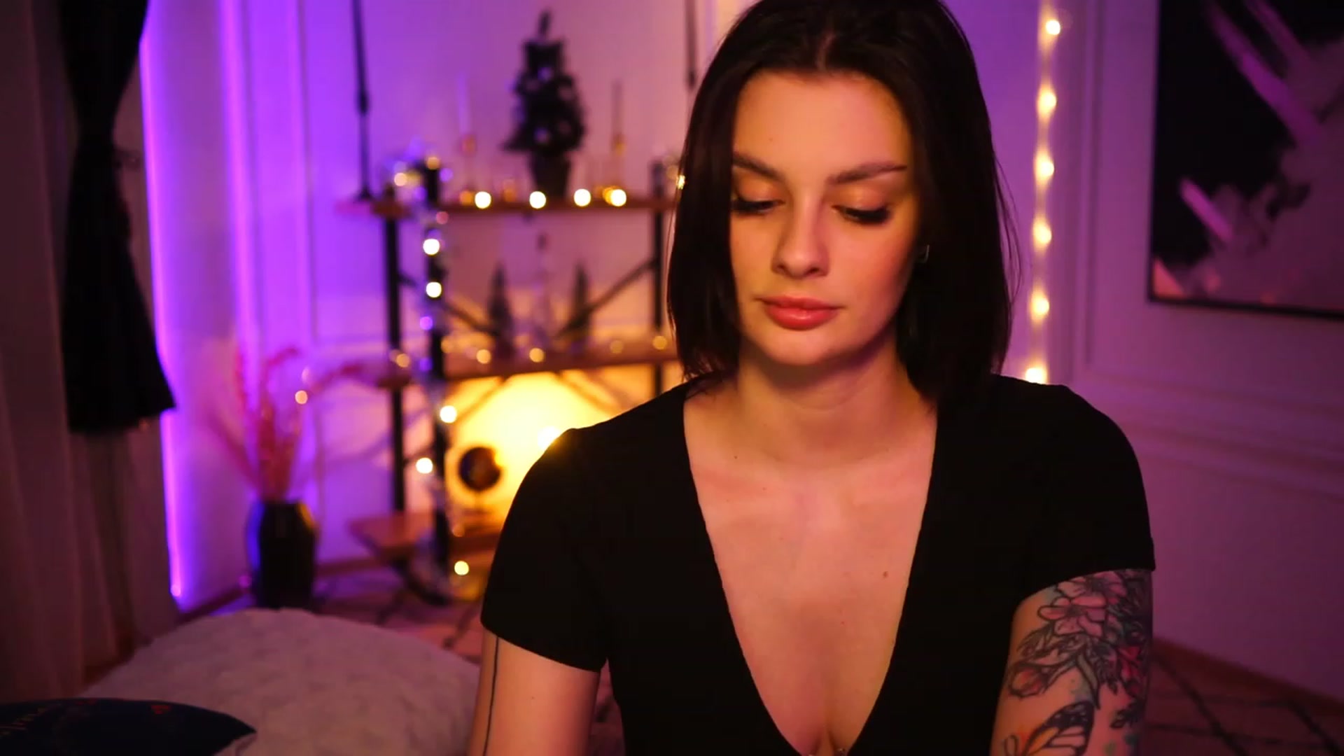 Gallery image thumbnail from lucynutty's myfreecams stream on, 12/10/2022, 20:31 image 6 of 20