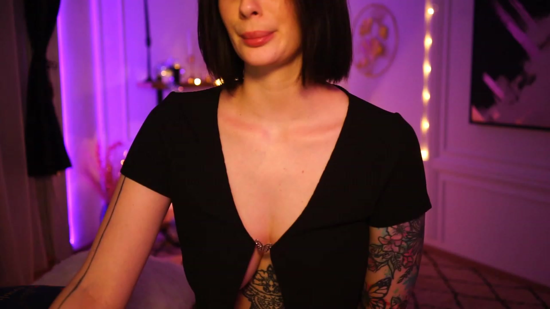 Gallery image thumbnail from lucynutty's myfreecams stream on, 12/10/2022, 20:31 image 19 of 20
