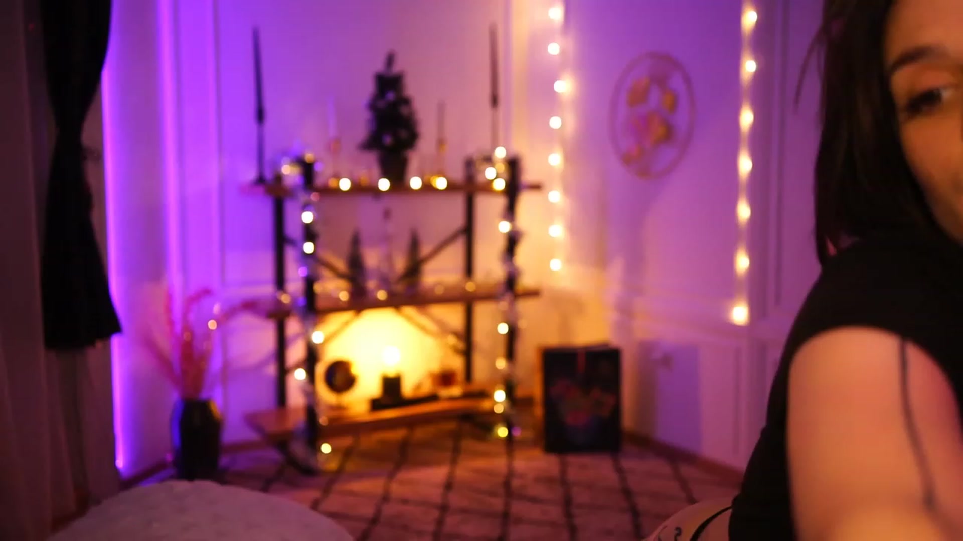Gallery image thumbnail from lucynutty's myfreecams stream on, 12/10/2022, 20:31 image 3 of 20