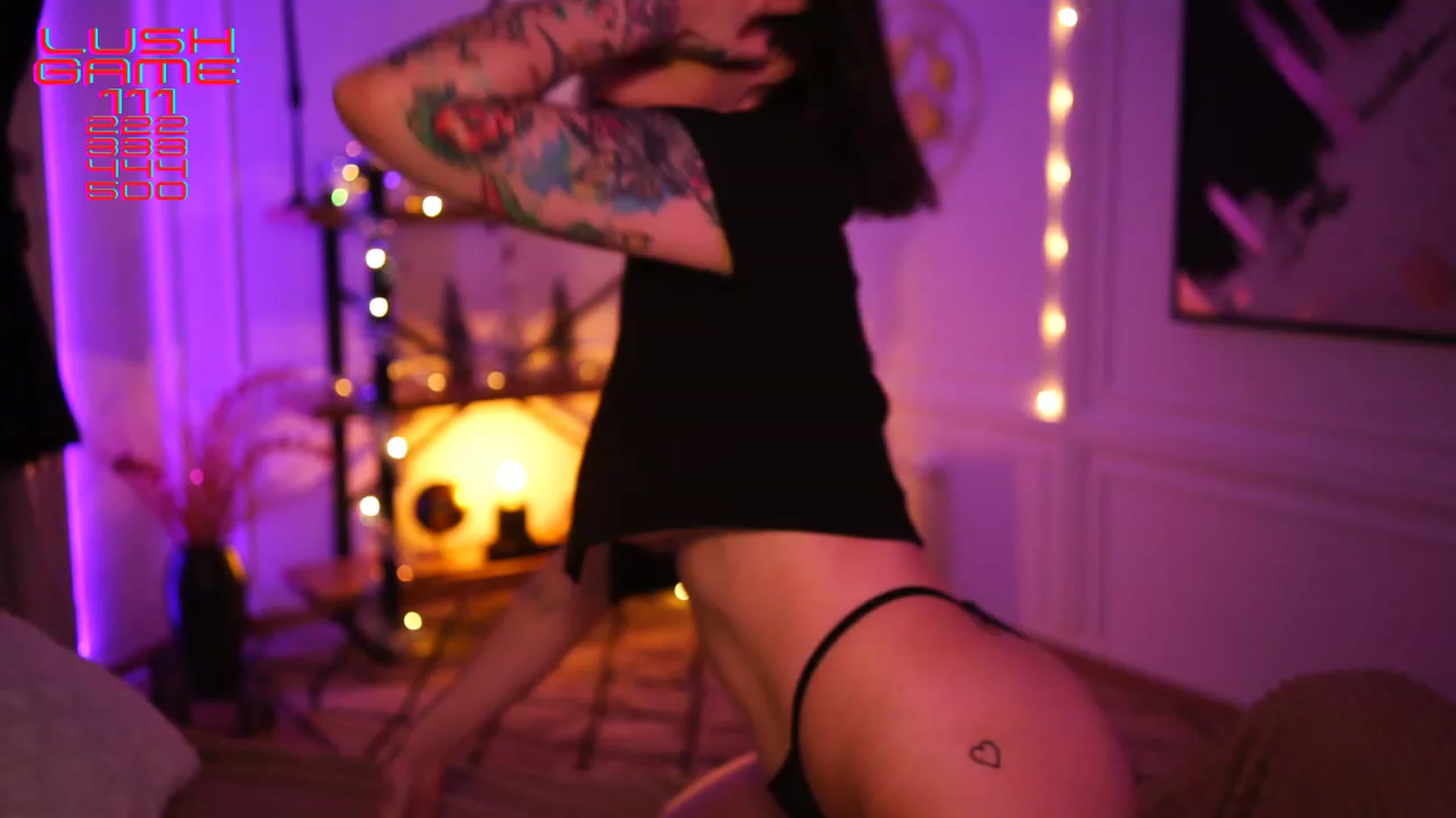 Gallery image thumbnail from lucynutty's myfreecams stream on, 12/16/2022, 18:22 image 5 of 20