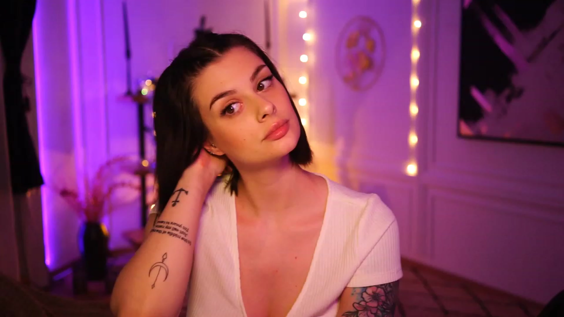 Gallery image thumbnail from lucynutty's myfreecams stream on, 12/20/2022, 22:04 image 18 of 20