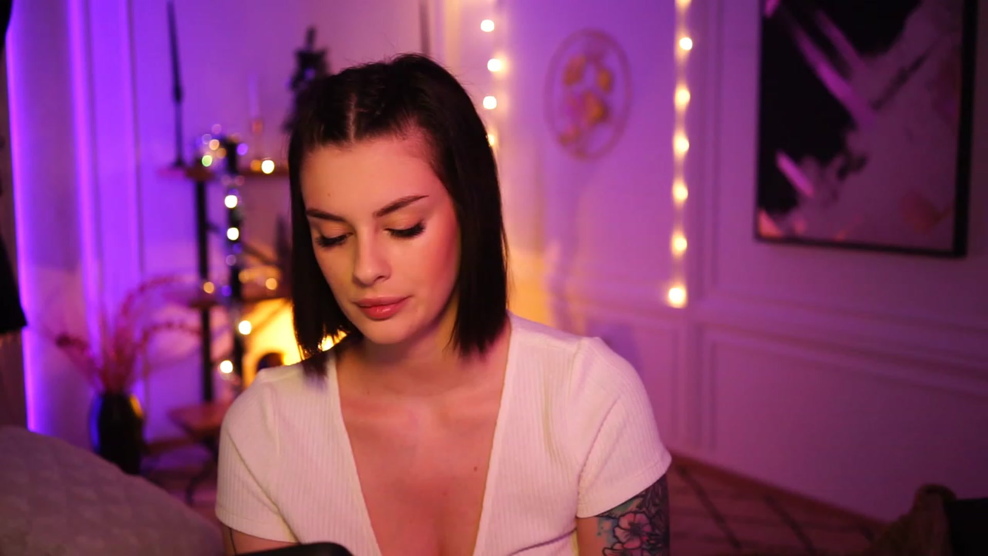 Gallery image thumbnail from lucynutty's myfreecams stream on, 12/20/2022, 22:04 image 2 of 20