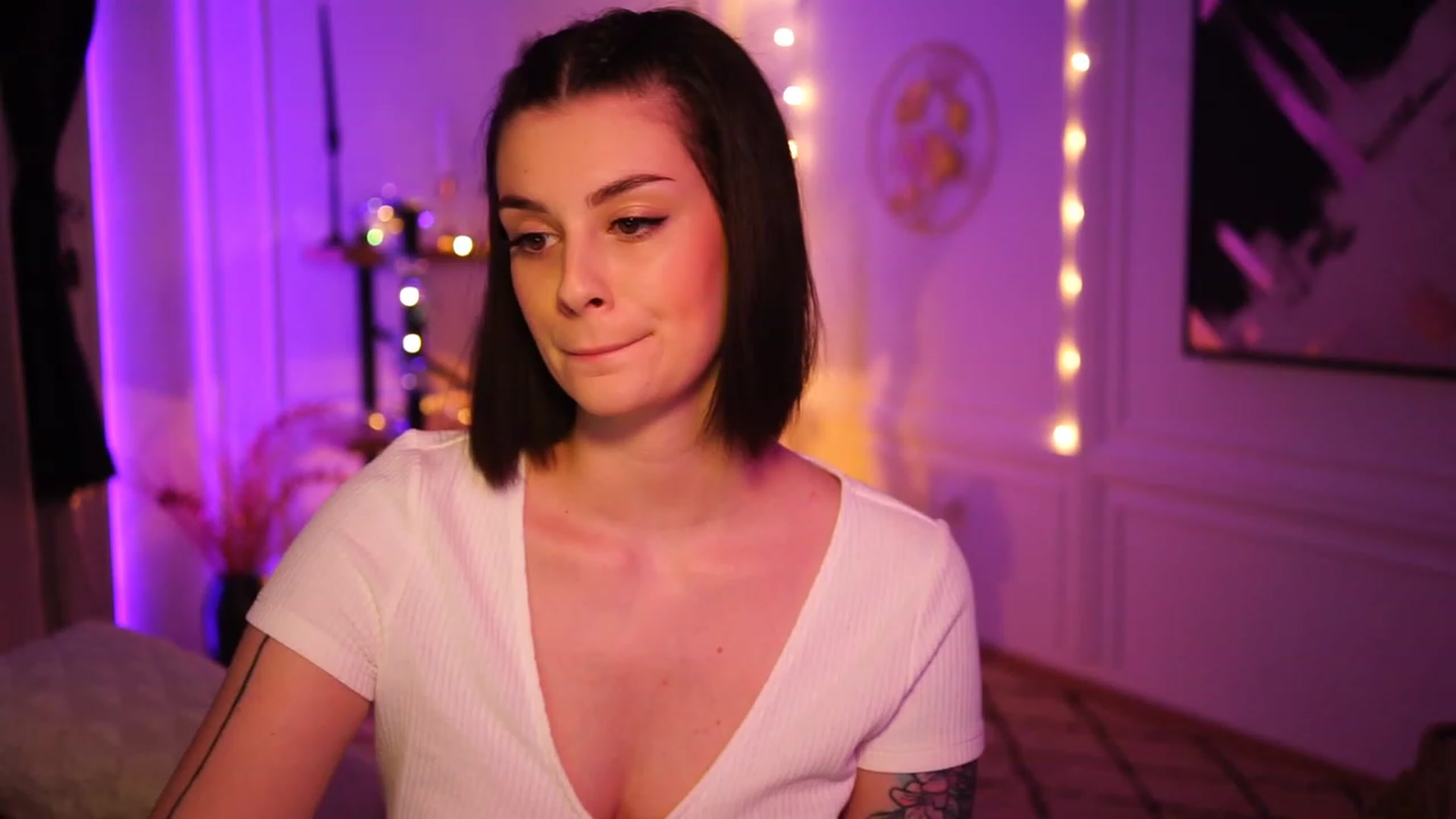 Gallery image thumbnail from lucynutty's myfreecams stream on, 12/20/2022, 22:04 image 3 of 20