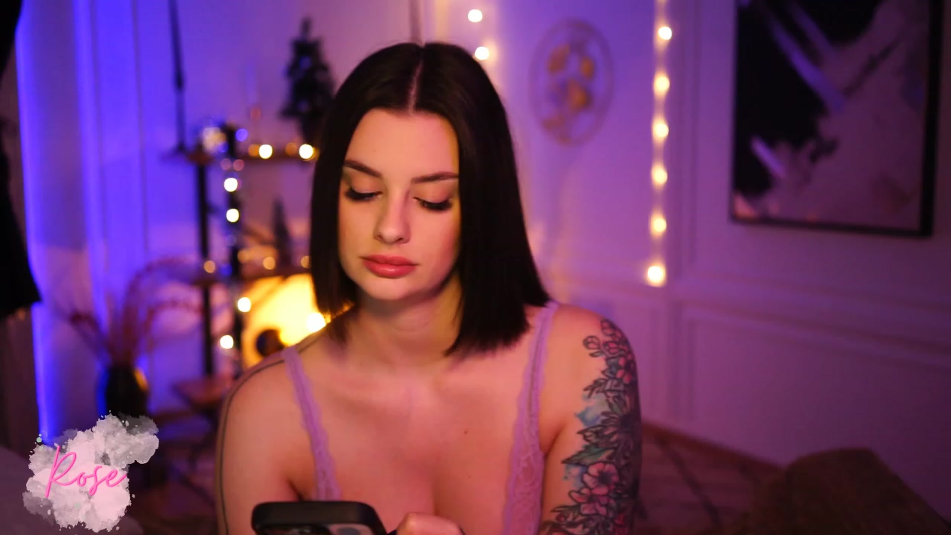 Gallery image thumbnail from lucynutty's myfreecams stream on, 12/21/2022, 17:22 image 10 of 20