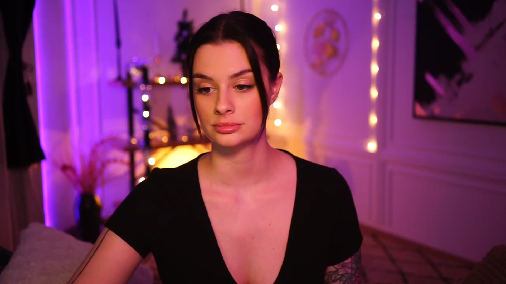 Gallery image thumbnail from lucynutty's myfreecams stream on, 12/26/2022, 18:04 image 14 of 20