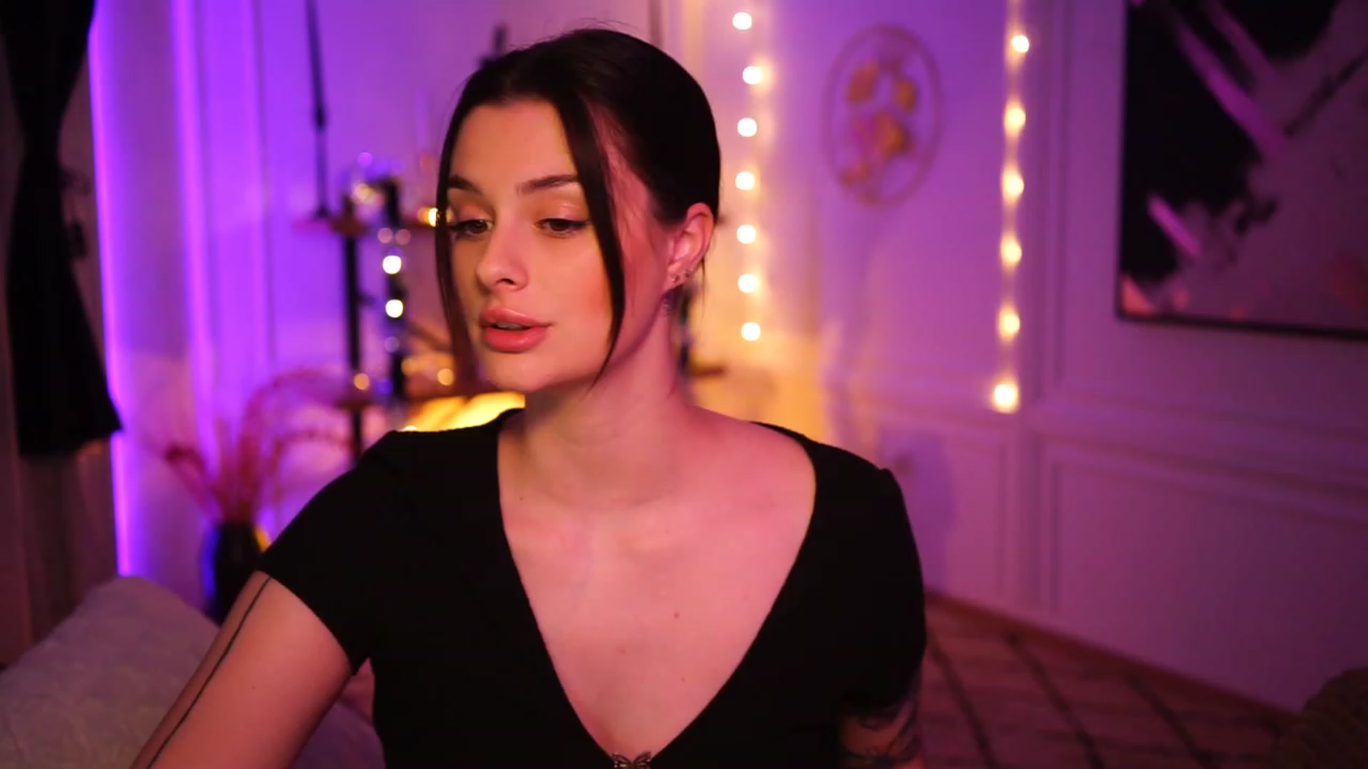 Gallery image thumbnail from lucynutty's myfreecams stream on, 12/26/2022, 18:04 image 9 of 20