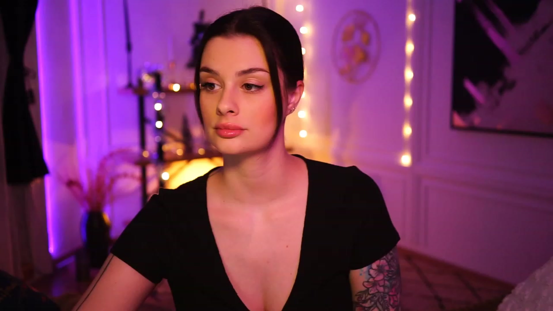 Gallery image thumbnail from lucynutty's myfreecams stream on, 12/26/2022, 18:04 image 1 of 20