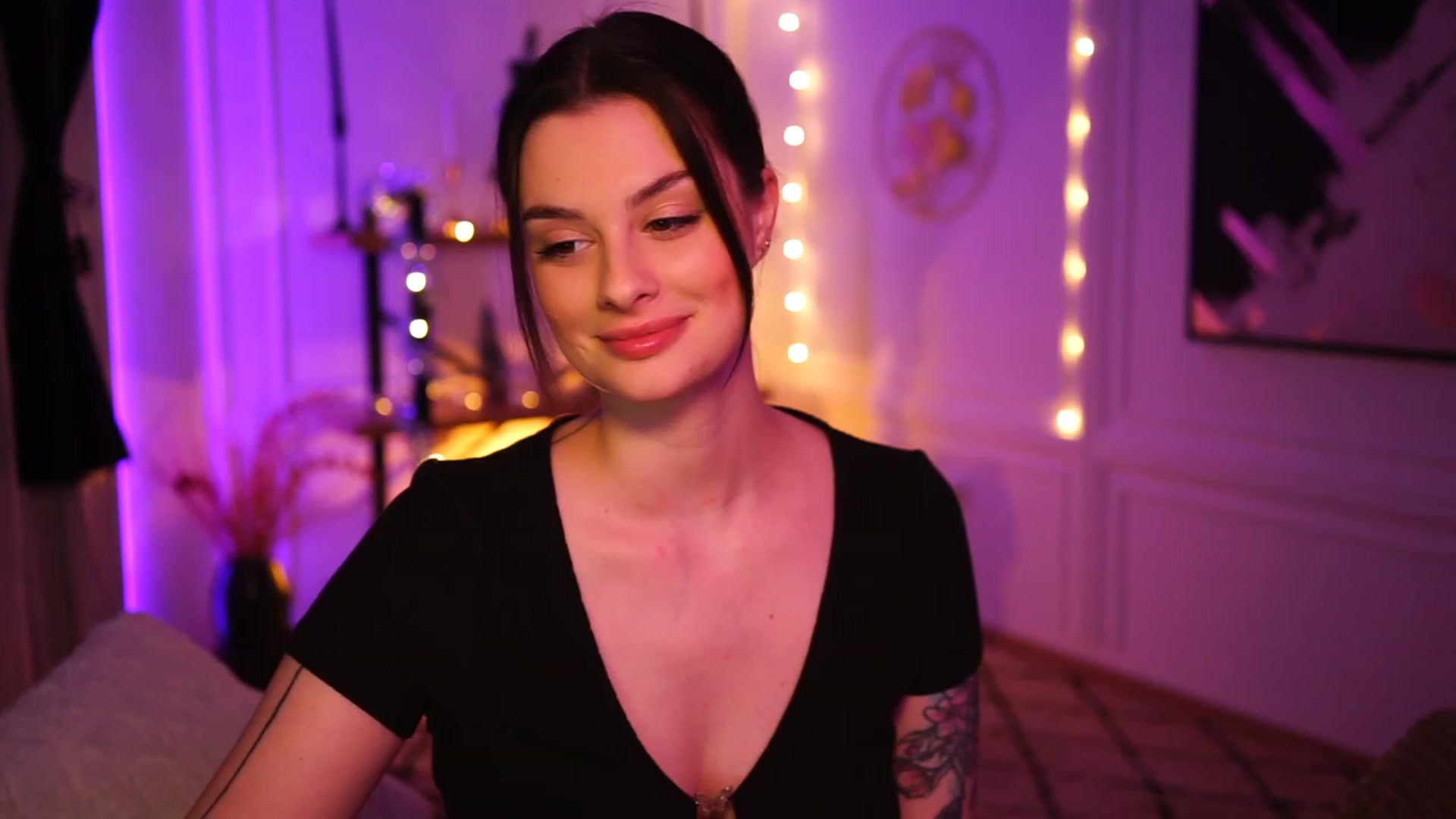Gallery image thumbnail from lucynutty's myfreecams stream on, 12/26/2022, 18:04 image 8 of 20