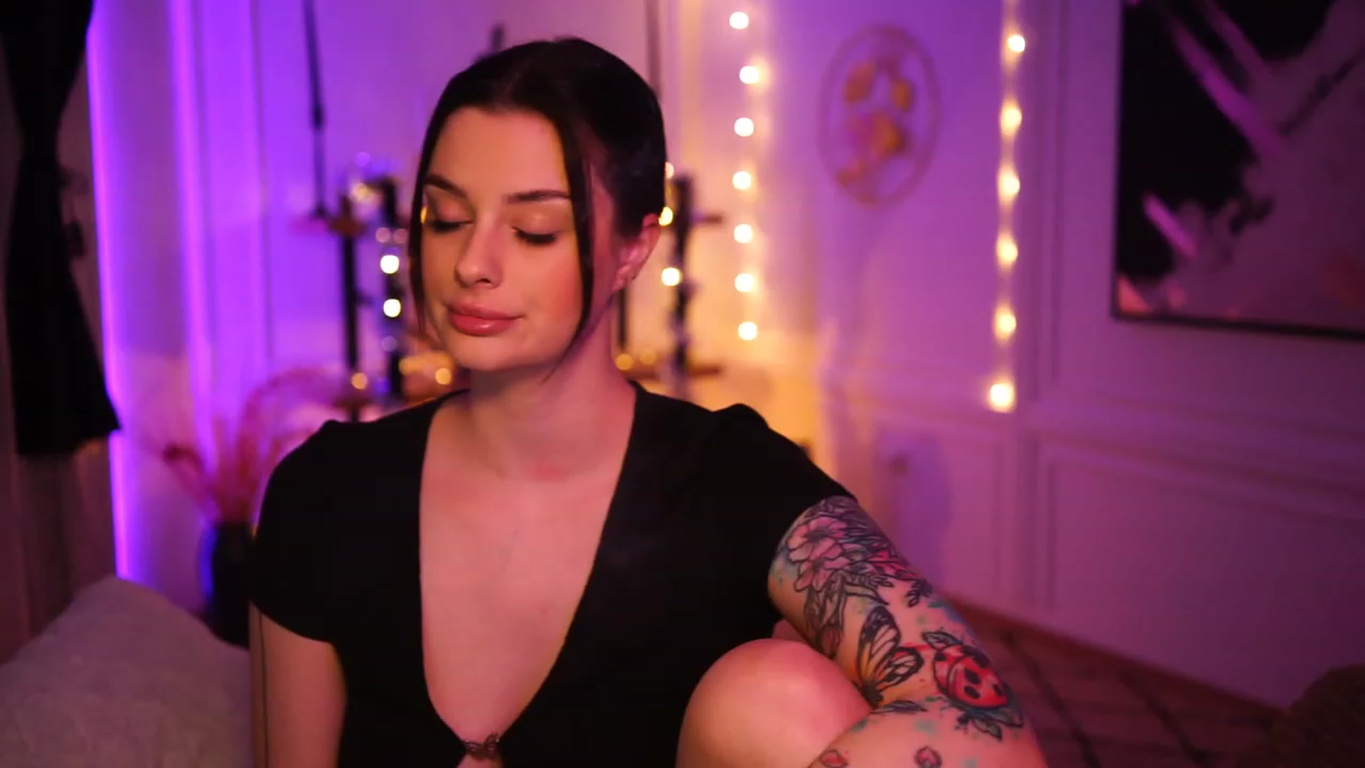 Gallery image thumbnail from lucynutty's myfreecams stream on, 12/26/2022, 18:04 image 5 of 20