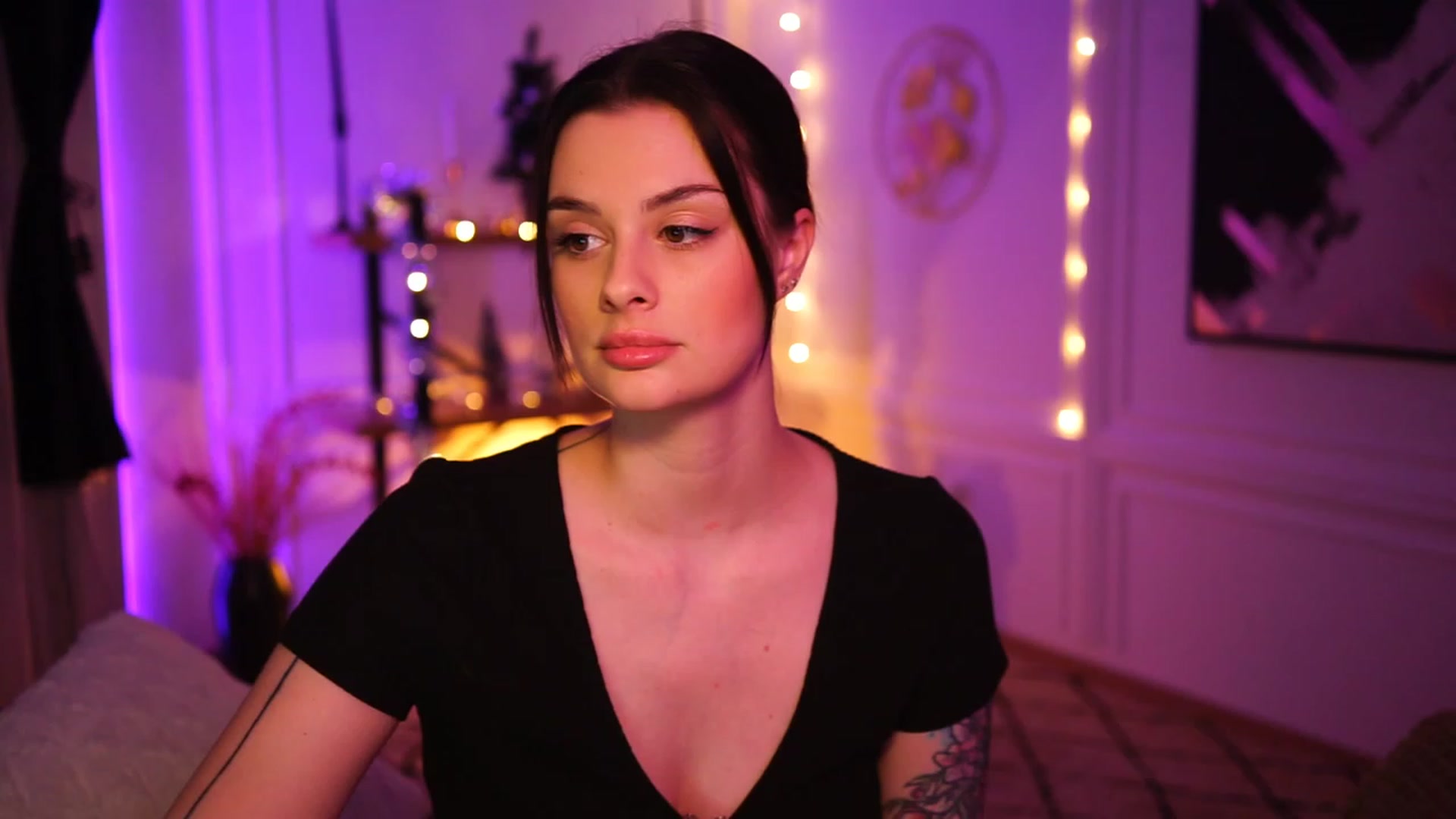 Gallery image thumbnail from lucynutty's myfreecams stream on, 12/26/2022, 18:04 image 7 of 20