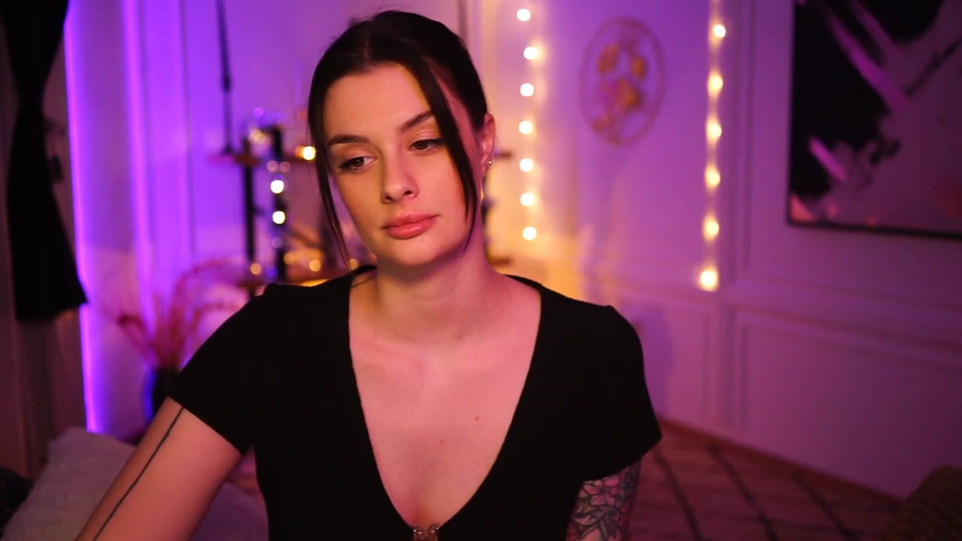 Gallery image thumbnail from lucynutty's myfreecams stream on, 12/26/2022, 18:04 image 19 of 20