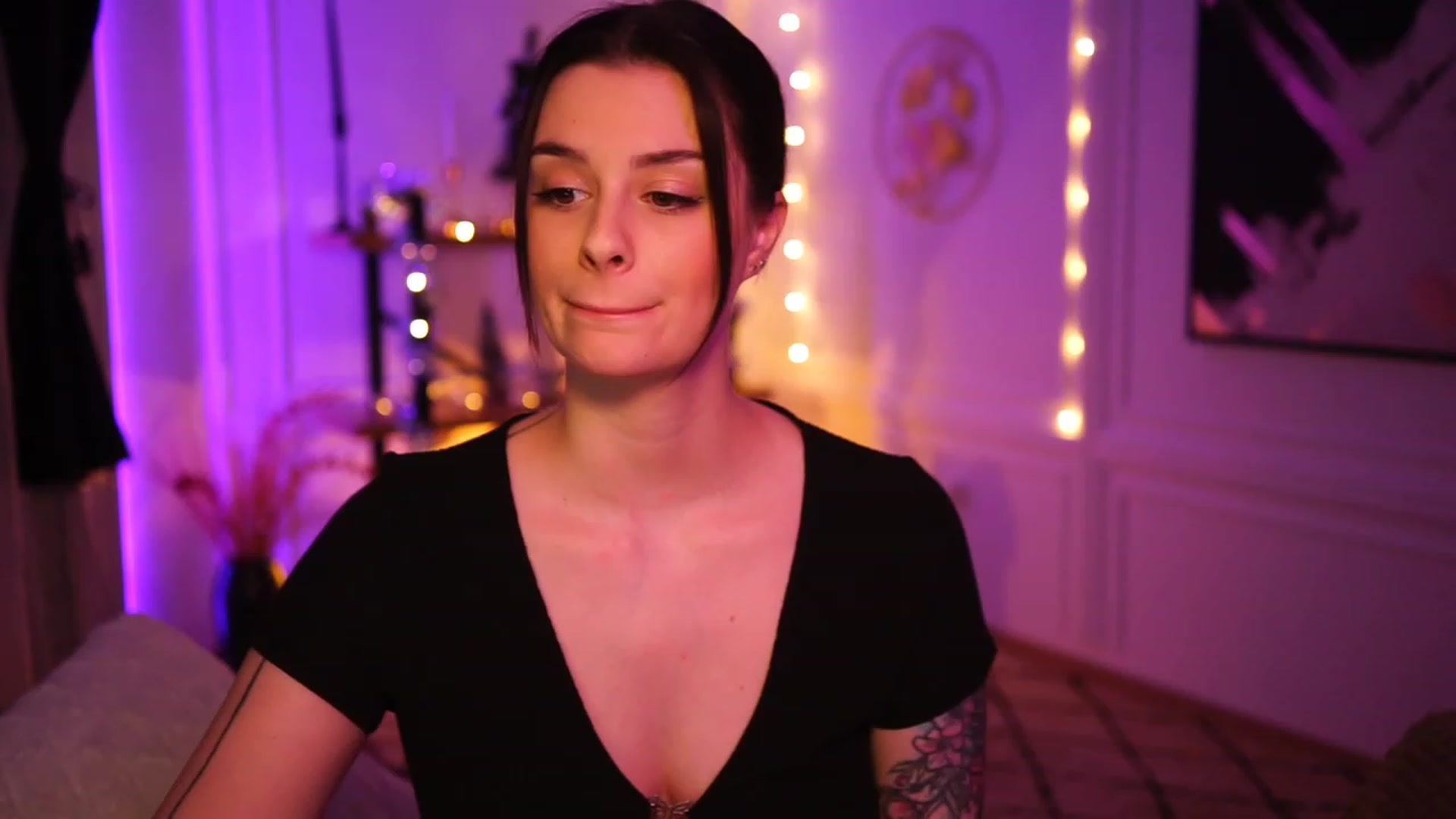 Gallery image thumbnail from lucynutty's myfreecams stream on, 12/26/2022, 18:04 image 10 of 20