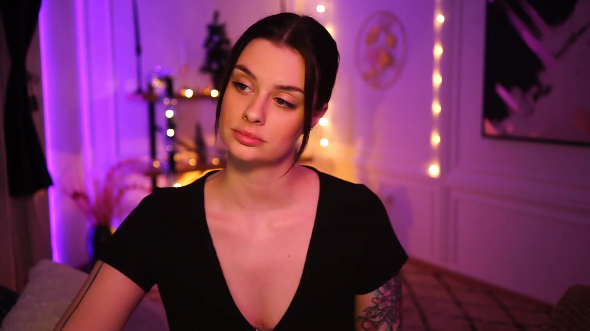 Gallery image thumbnail from lucynutty's myfreecams stream on, 12/26/2022, 18:04 image 18 of 20