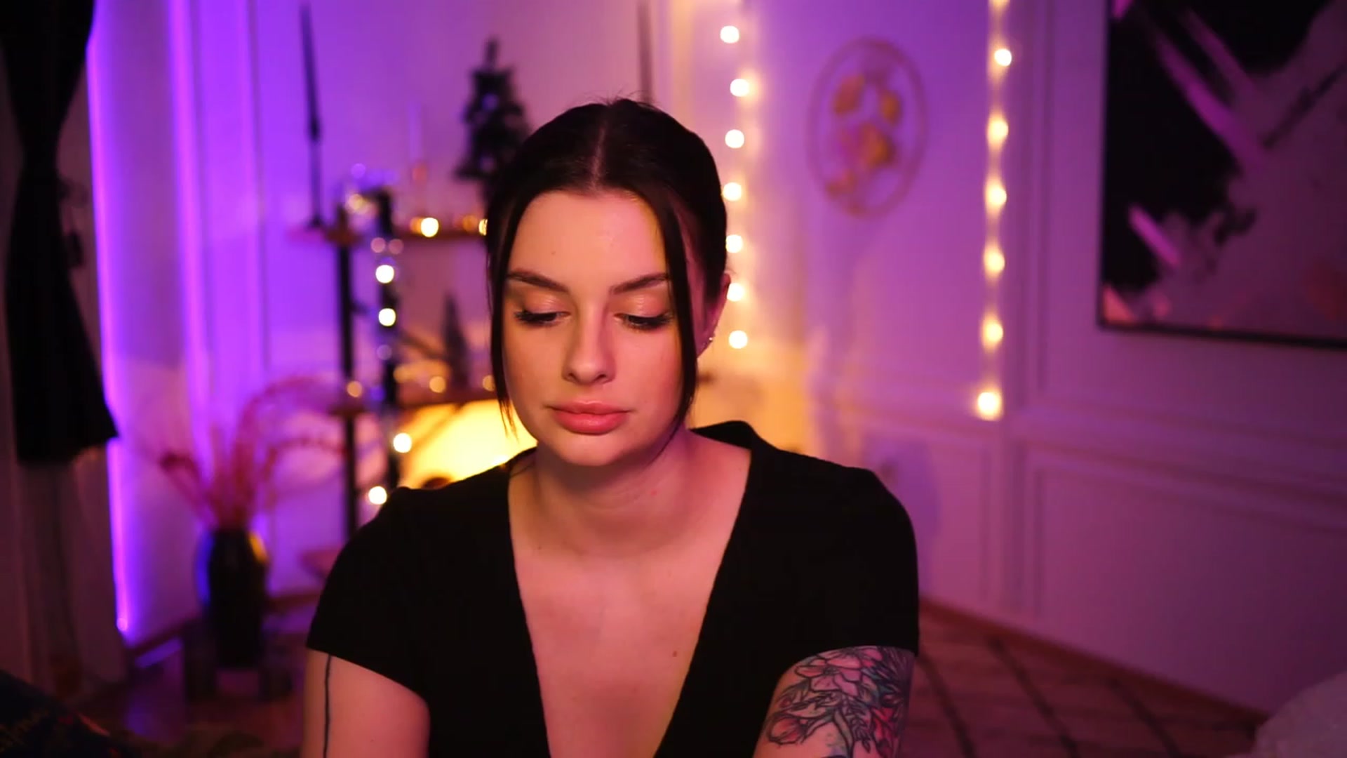 Gallery image thumbnail from lucynutty's myfreecams stream on, 12/26/2022, 19:04 image 2 of 20