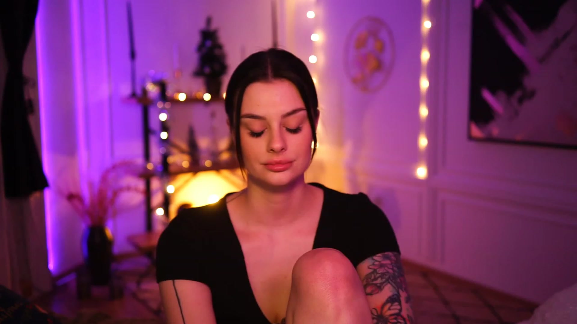 Gallery image thumbnail from lucynutty's myfreecams stream on, 12/26/2022, 19:04 image 6 of 20