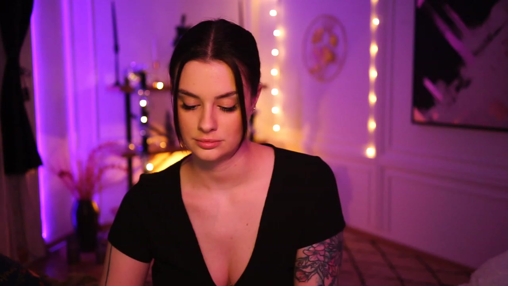 Gallery image thumbnail from lucynutty's myfreecams stream on, 12/26/2022, 19:04 image 1 of 20