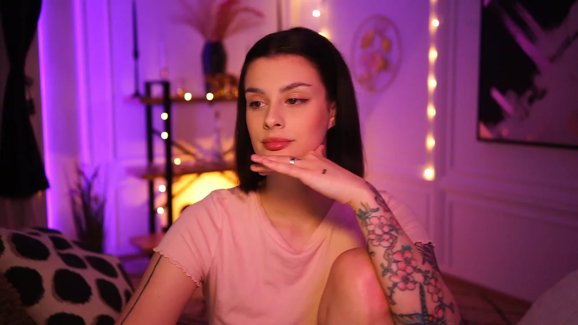 Gallery image thumbnail from lucynutty's myfreecams stream on, 01/02/2023, 19:29 image 9 of 20
