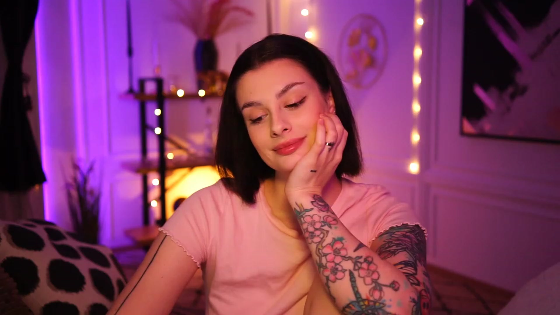 Gallery image thumbnail from lucynutty's myfreecams stream on, 01/02/2023, 19:29 image 5 of 20