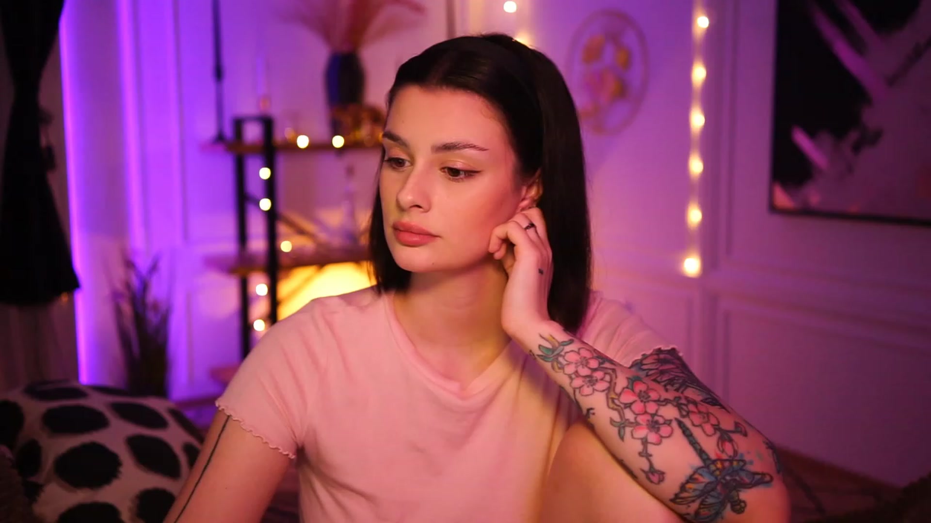 Gallery image thumbnail from lucynutty's myfreecams stream on, 01/02/2023, 21:04 image 3 of 20