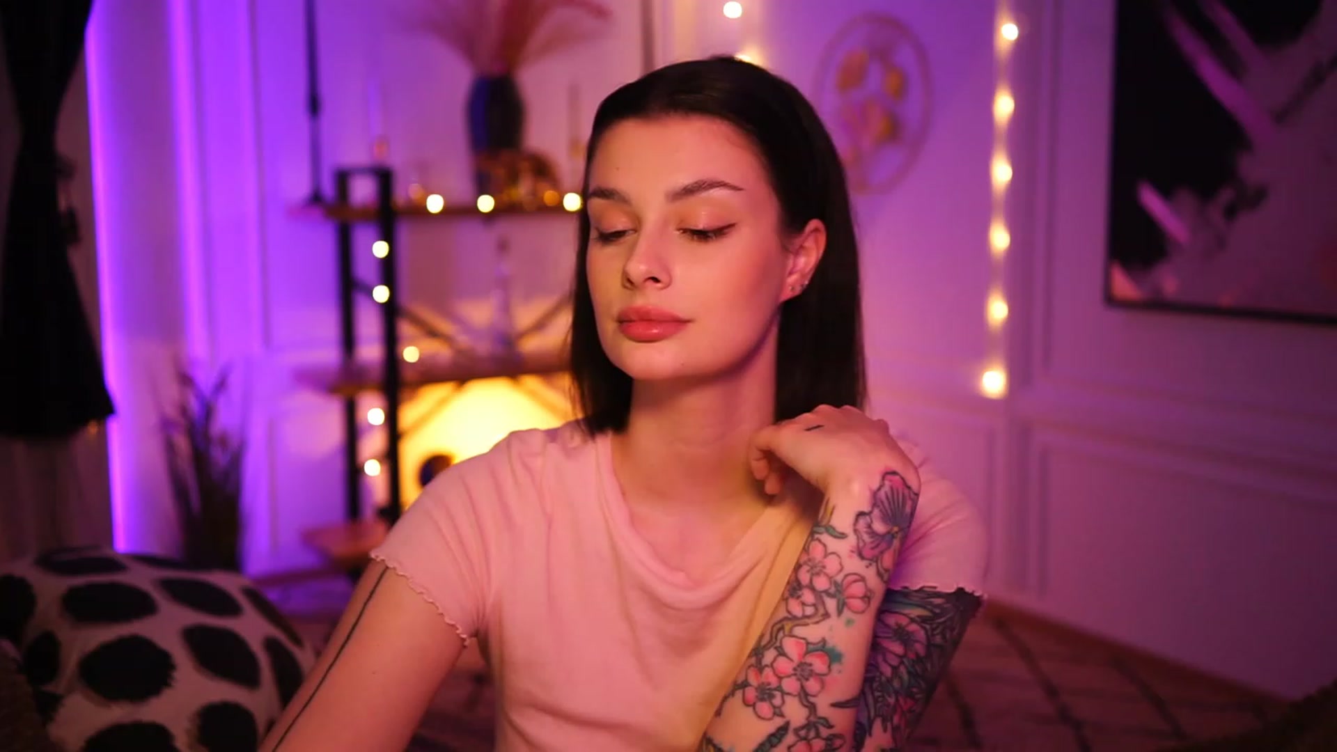 Gallery image thumbnail from lucynutty's myfreecams stream on, 01/02/2023, 21:04 image 12 of 20
