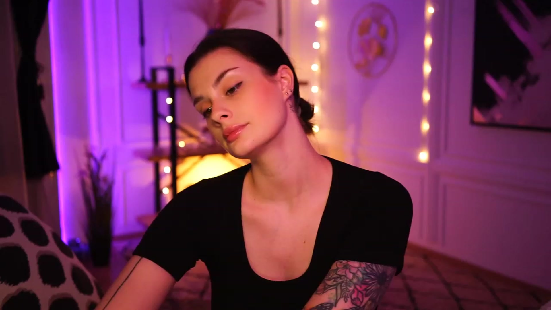 Gallery image thumbnail from lucynutty's myfreecams stream on, 01/08/2023, 17:25 image 5 of 20
