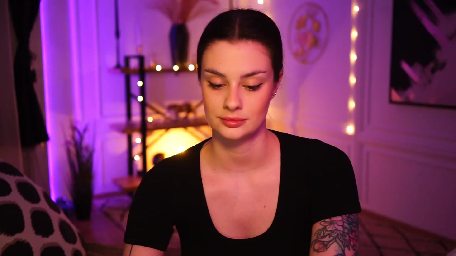 Gallery image thumbnail from lucynutty's myfreecams stream on, 01/08/2023, 17:25 image 6 of 20