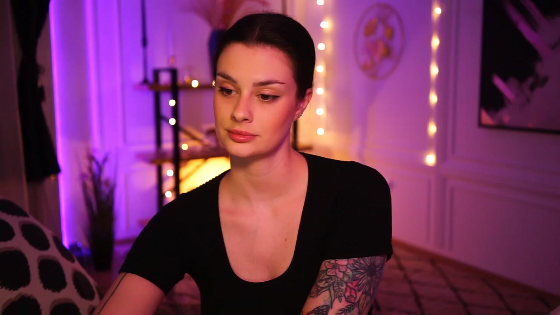 Gallery image thumbnail from lucynutty's myfreecams stream on, 01/08/2023, 17:25 image 4 of 20