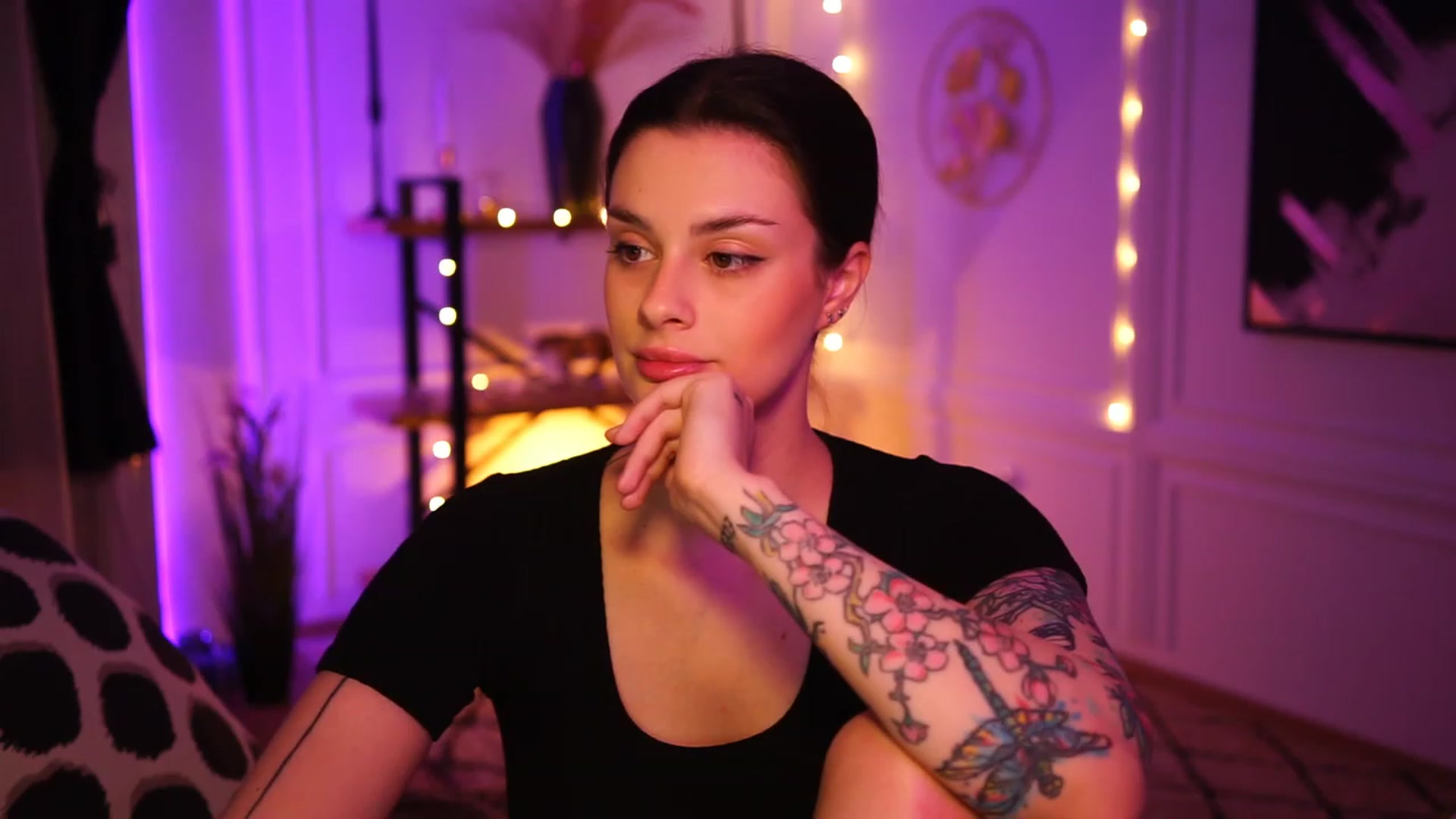 Gallery image thumbnail from lucynutty's myfreecams stream on, 01/08/2023, 17:25 image 18 of 20
