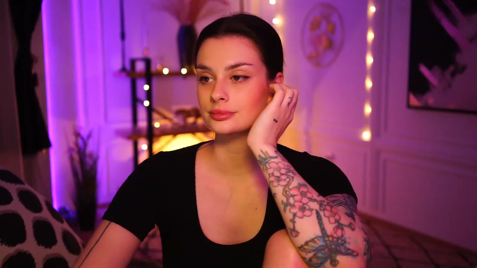 Gallery image thumbnail from lucynutty's myfreecams stream on, 01/08/2023, 17:25 image 17 of 20