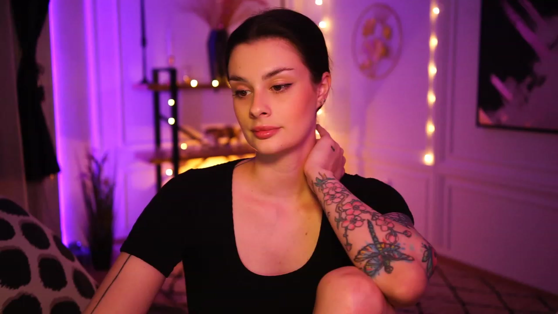 Gallery image thumbnail from lucynutty's myfreecams stream on, 01/08/2023, 17:25 image 15 of 20