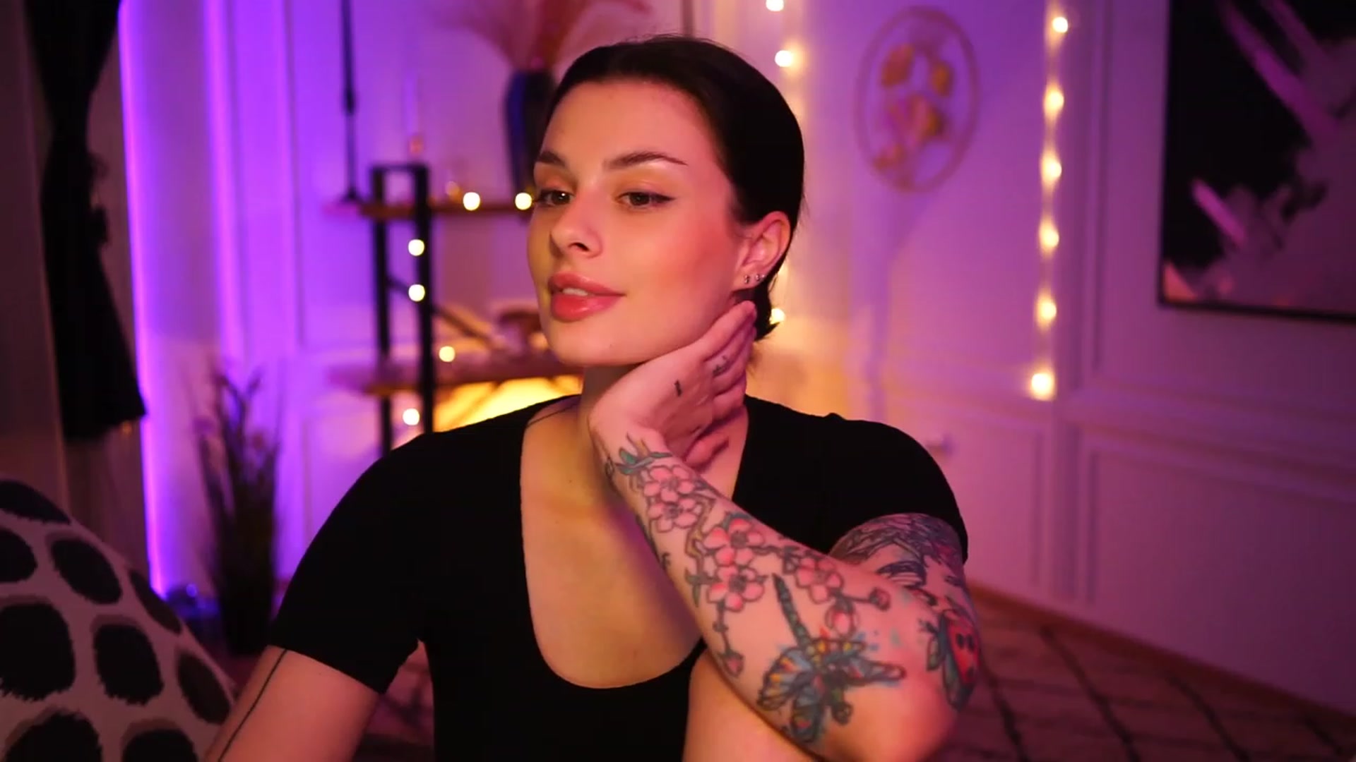 Gallery image thumbnail from lucynutty's myfreecams stream on, 01/08/2023, 17:25 image 16 of 20