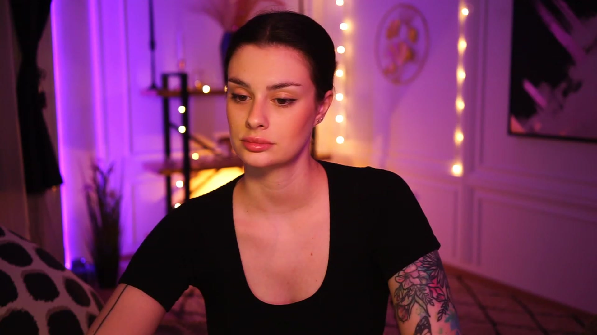 Gallery image thumbnail from lucynutty's myfreecams stream on, 01/08/2023, 18:33 image 15 of 20