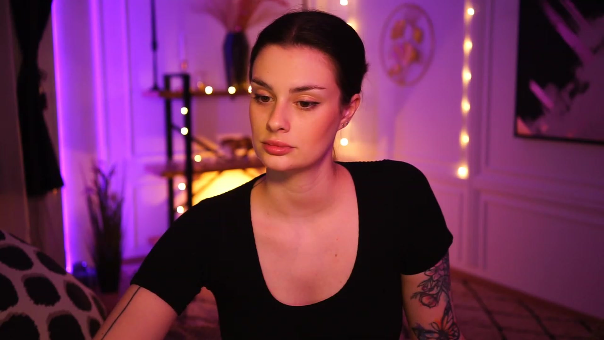 Gallery image thumbnail from lucynutty's myfreecams stream on, 01/08/2023, 18:33 image 14 of 20