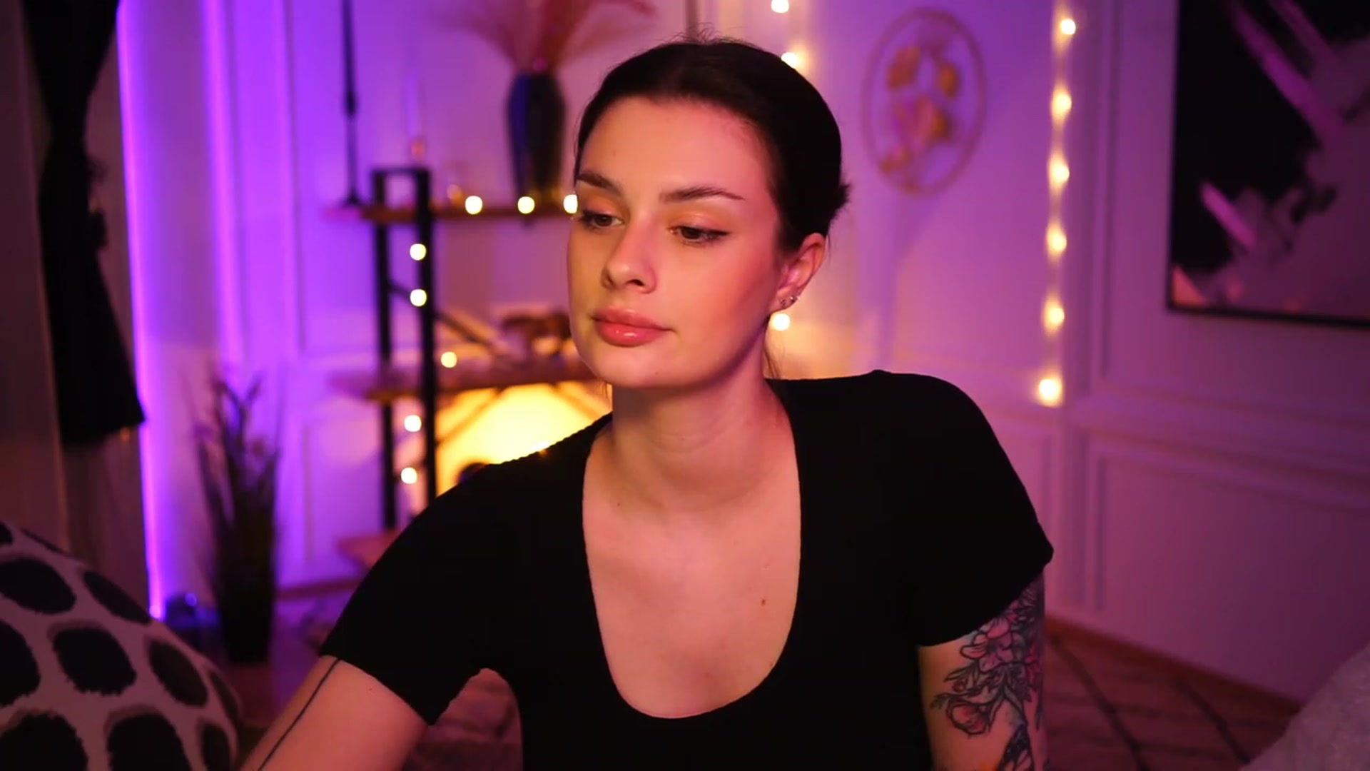 Gallery image thumbnail from lucynutty's myfreecams stream on, 01/08/2023, 18:33 image 19 of 20