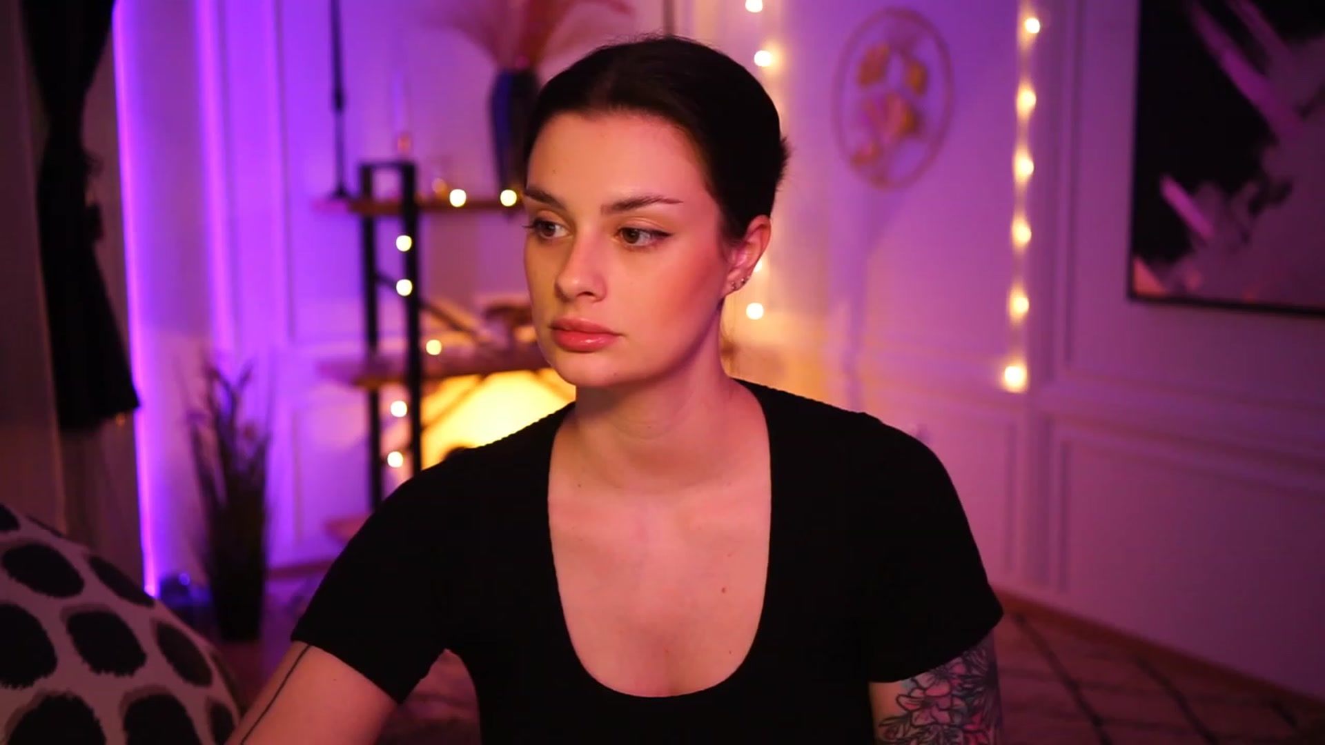 Gallery image thumbnail from lucynutty's myfreecams stream on, 01/08/2023, 18:33 image 2 of 20
