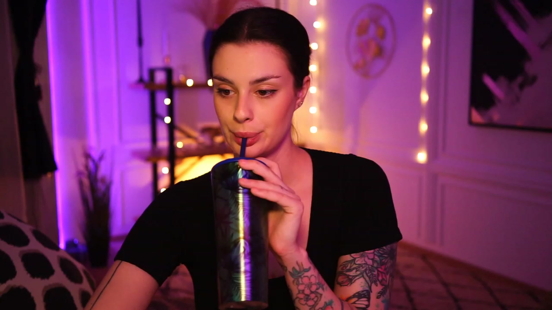 Gallery image thumbnail from lucynutty's myfreecams stream on, 01/08/2023, 18:33 image 12 of 20