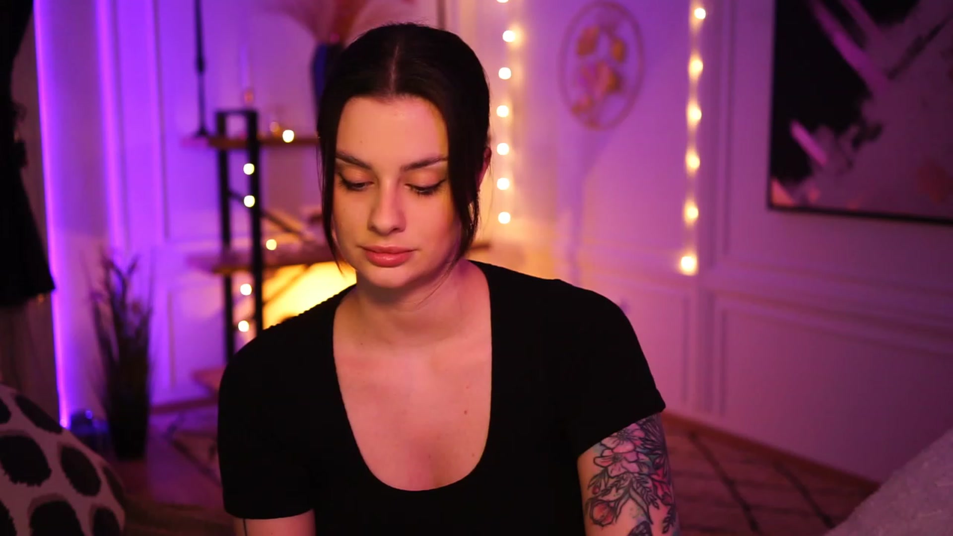 Gallery image thumbnail from lucynutty's myfreecams stream on, 01/08/2023, 19:58 image 12 of 20