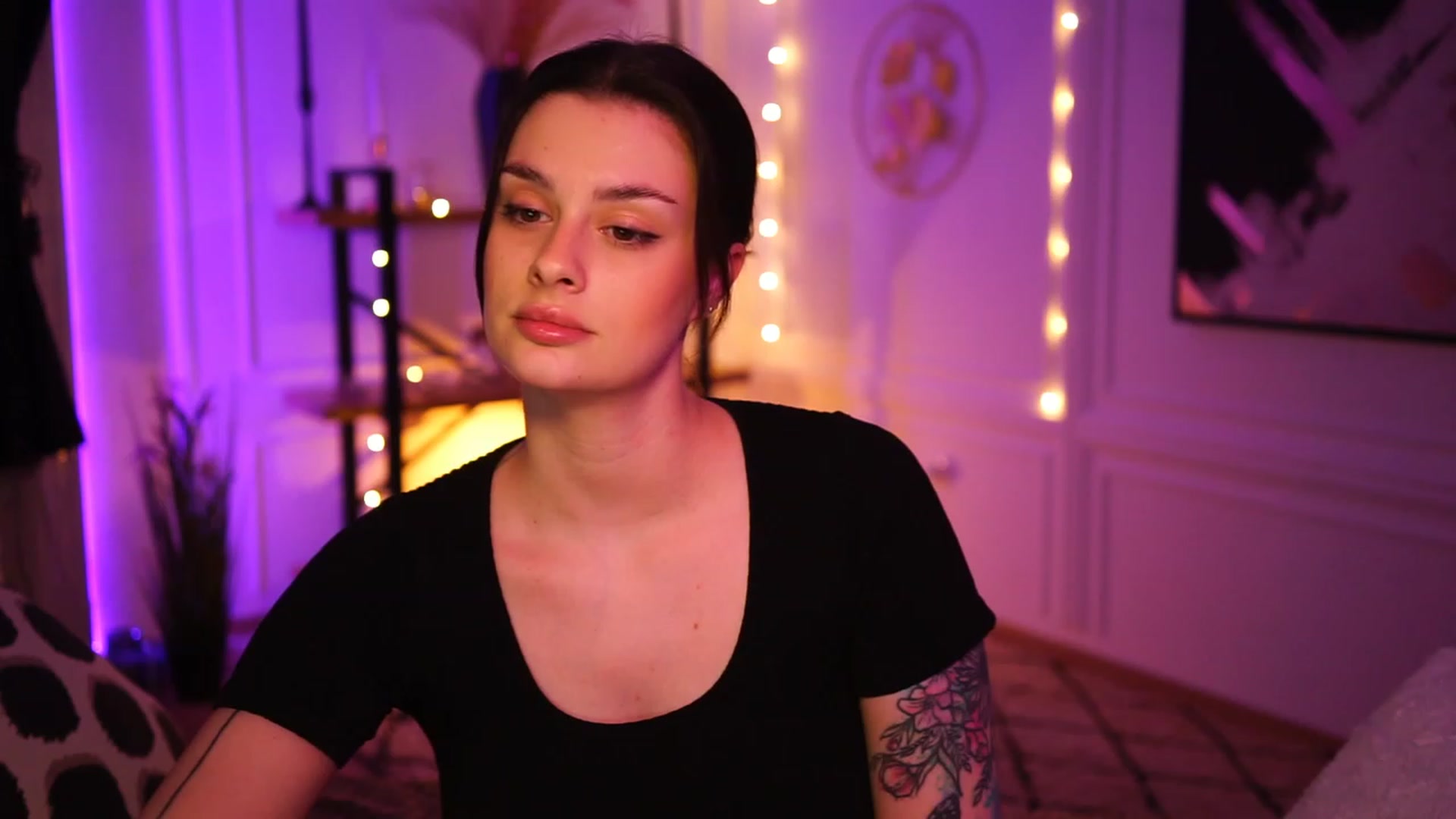 Gallery image thumbnail from lucynutty's myfreecams stream on, 01/08/2023, 19:58 image 5 of 20