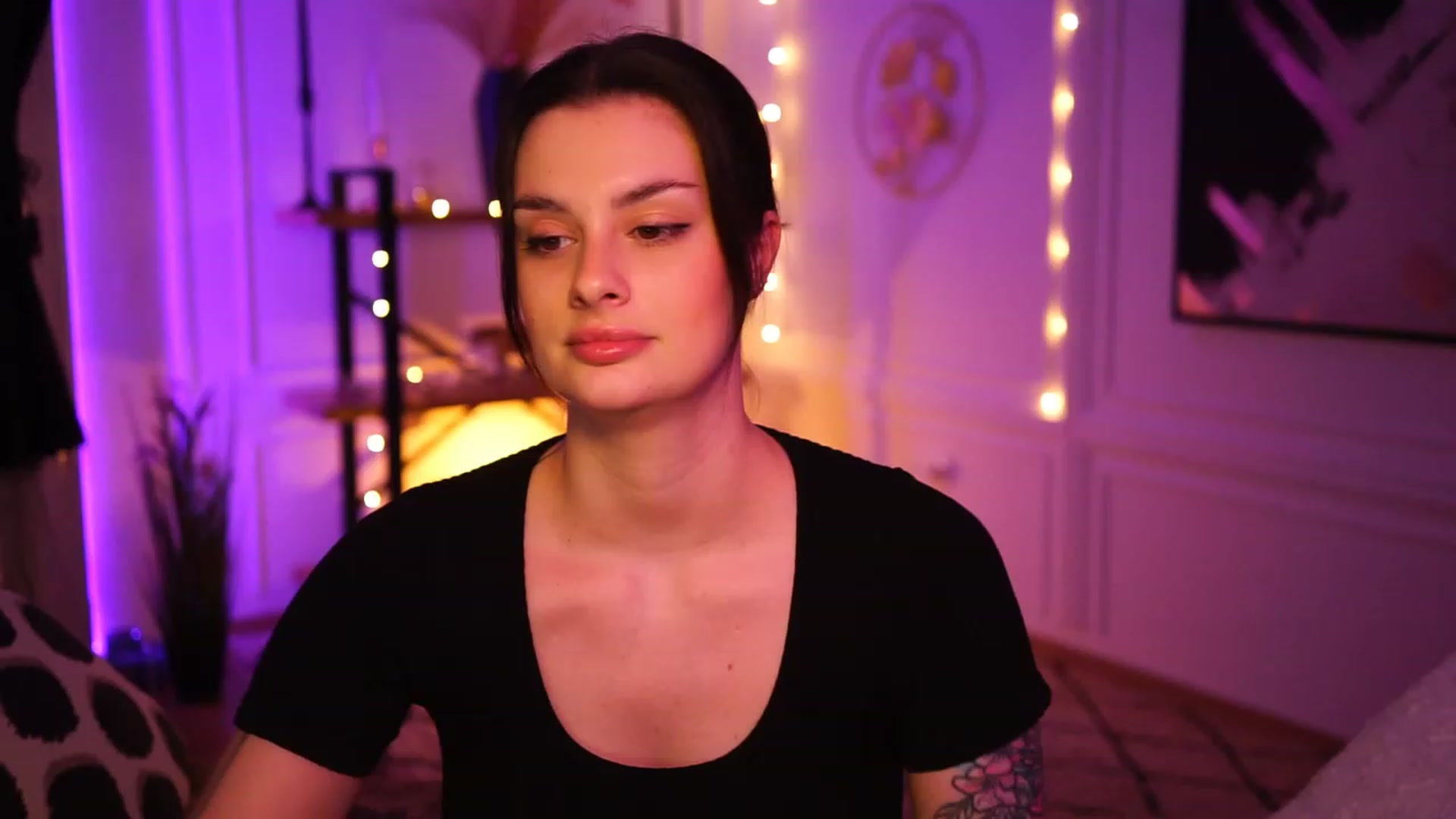 Gallery image thumbnail from lucynutty's myfreecams stream on, 01/08/2023, 19:58 image 8 of 20