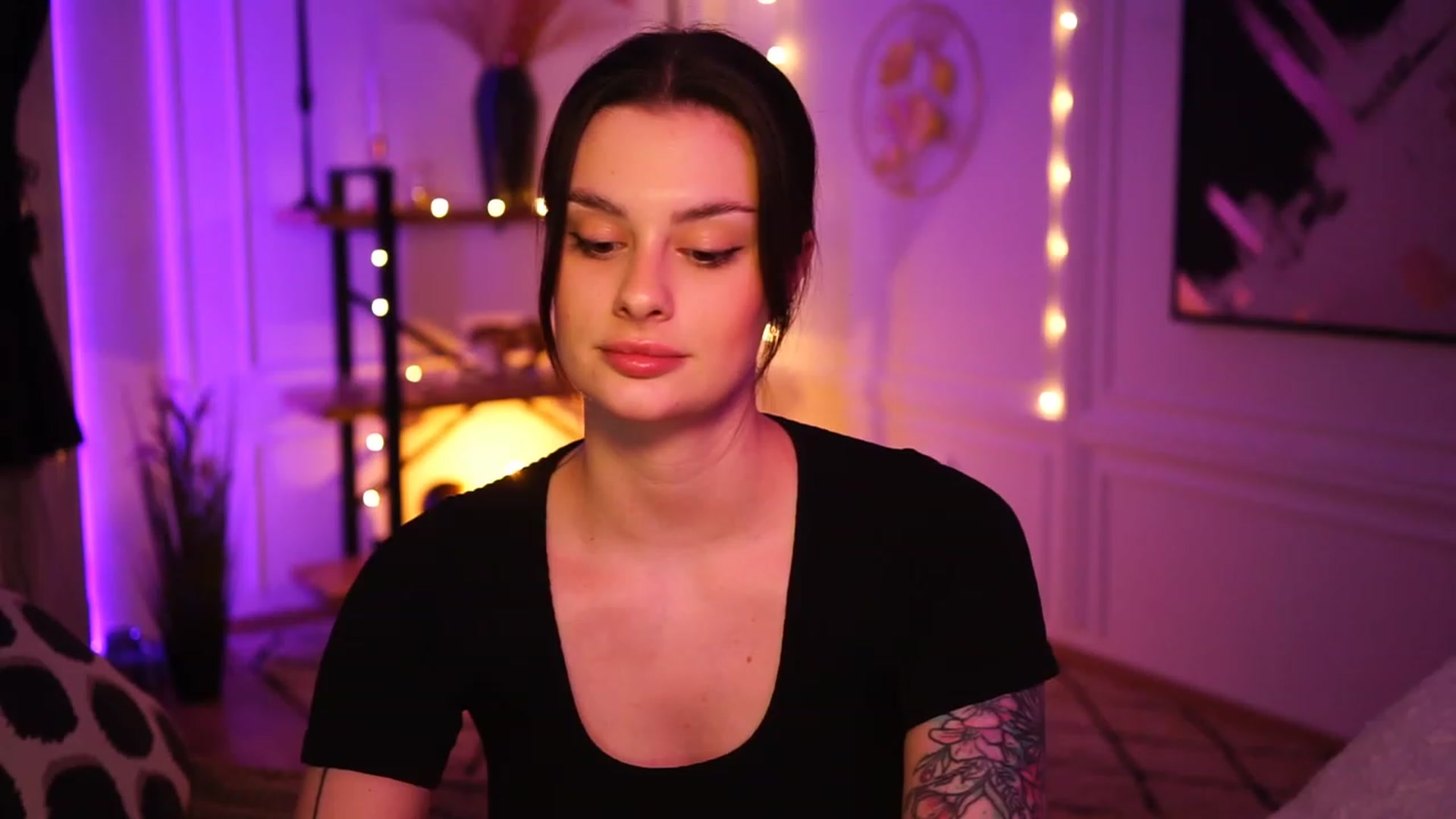Gallery image thumbnail from lucynutty's myfreecams stream on, 01/08/2023, 19:58 image 10 of 20