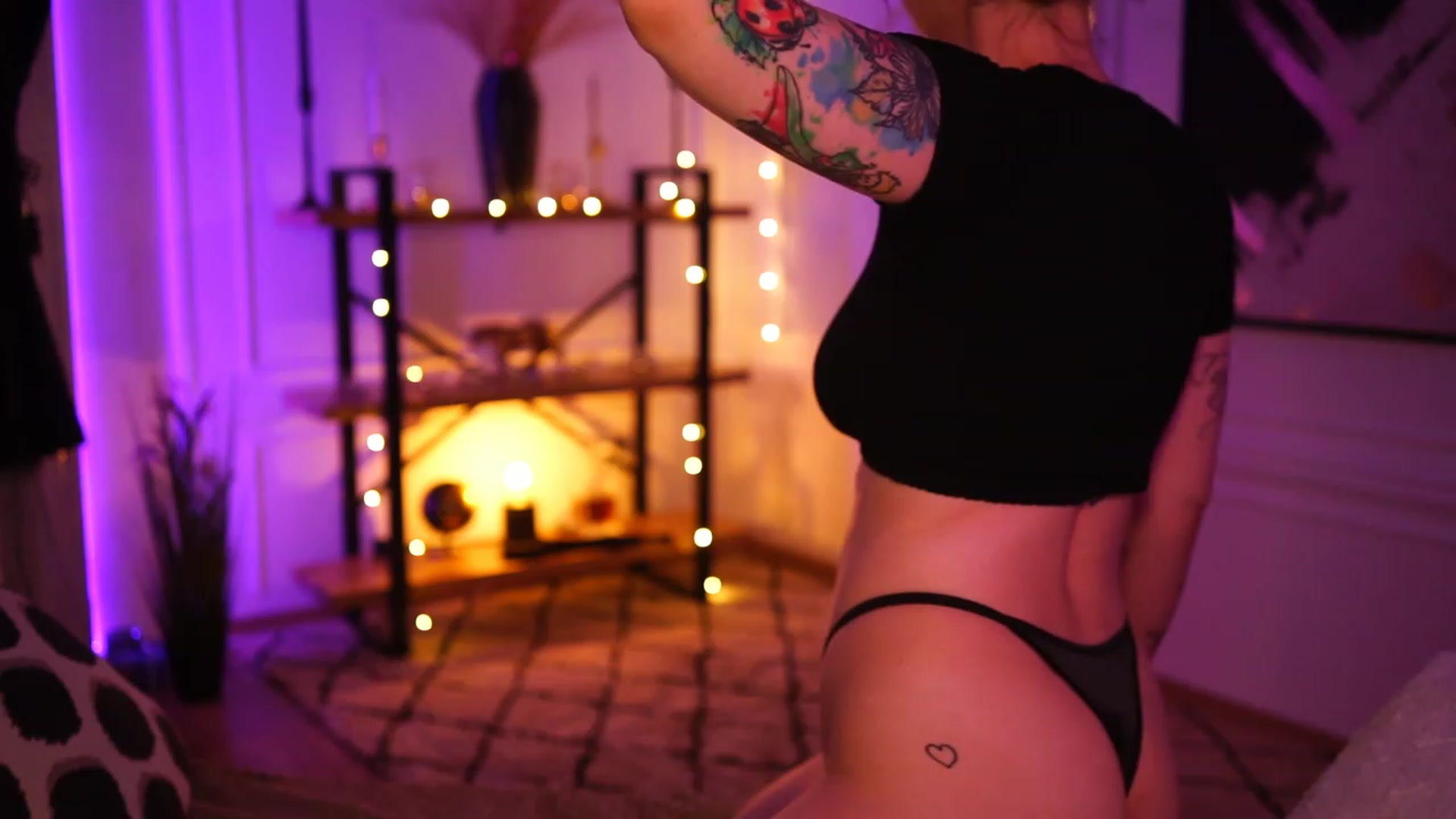 Gallery image thumbnail from lucynutty's myfreecams stream on, 01/08/2023, 19:58 image 6 of 20