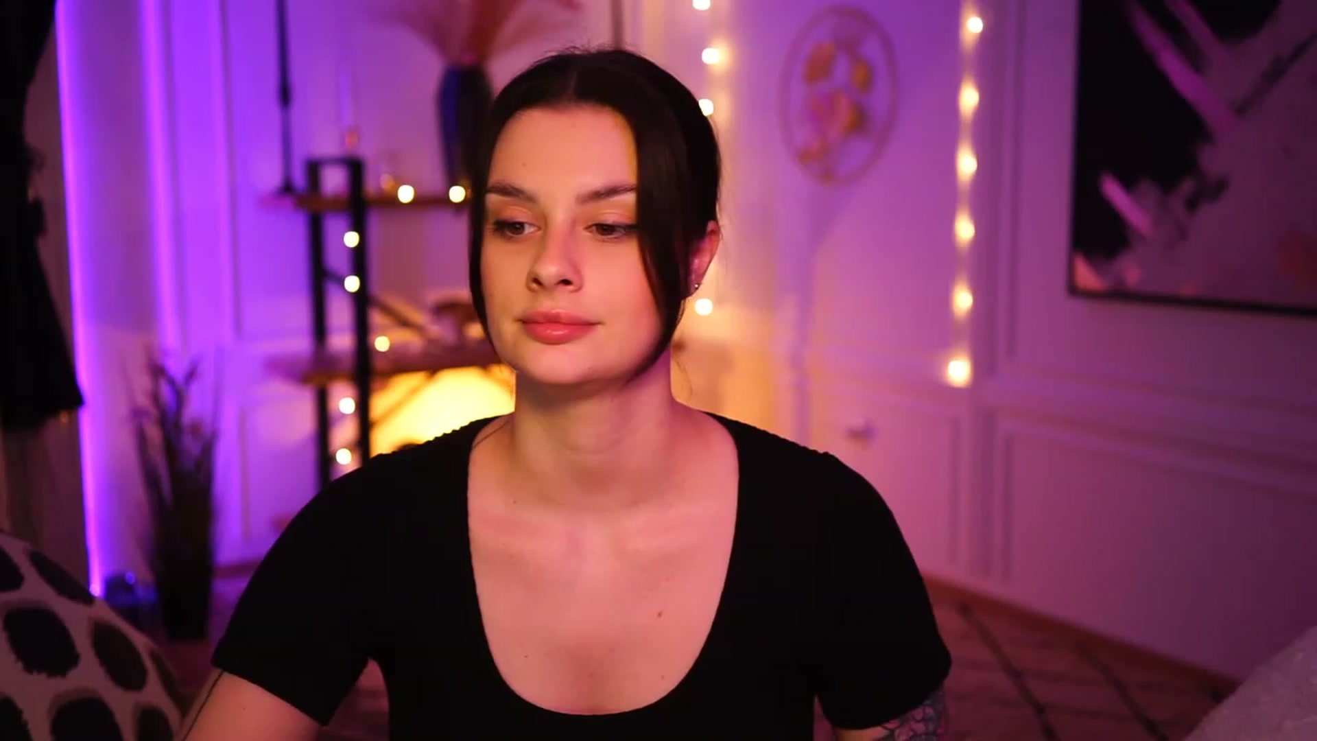 Gallery image thumbnail from lucynutty's myfreecams stream on, 01/08/2023, 19:58 image 19 of 20